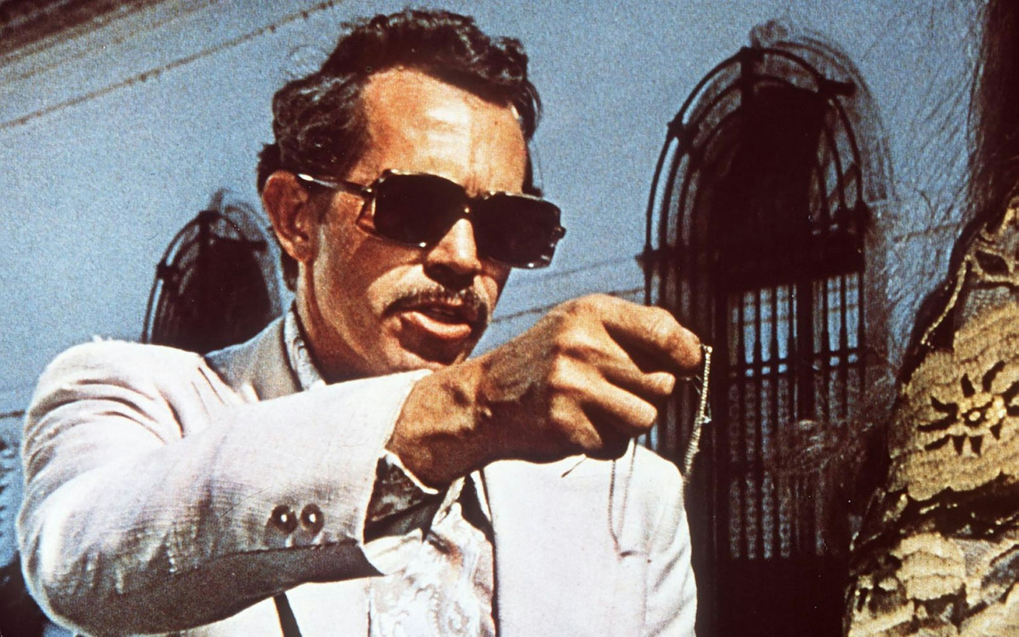 Warren Oates spielt in Sam Peckingpahs düsterem Neo-Western „Bring mir den Kopf von Alfredo Garcia“ einen Mann, der zum Kopfgeldjäger wird. (Bild: IMAGO / United Archives)