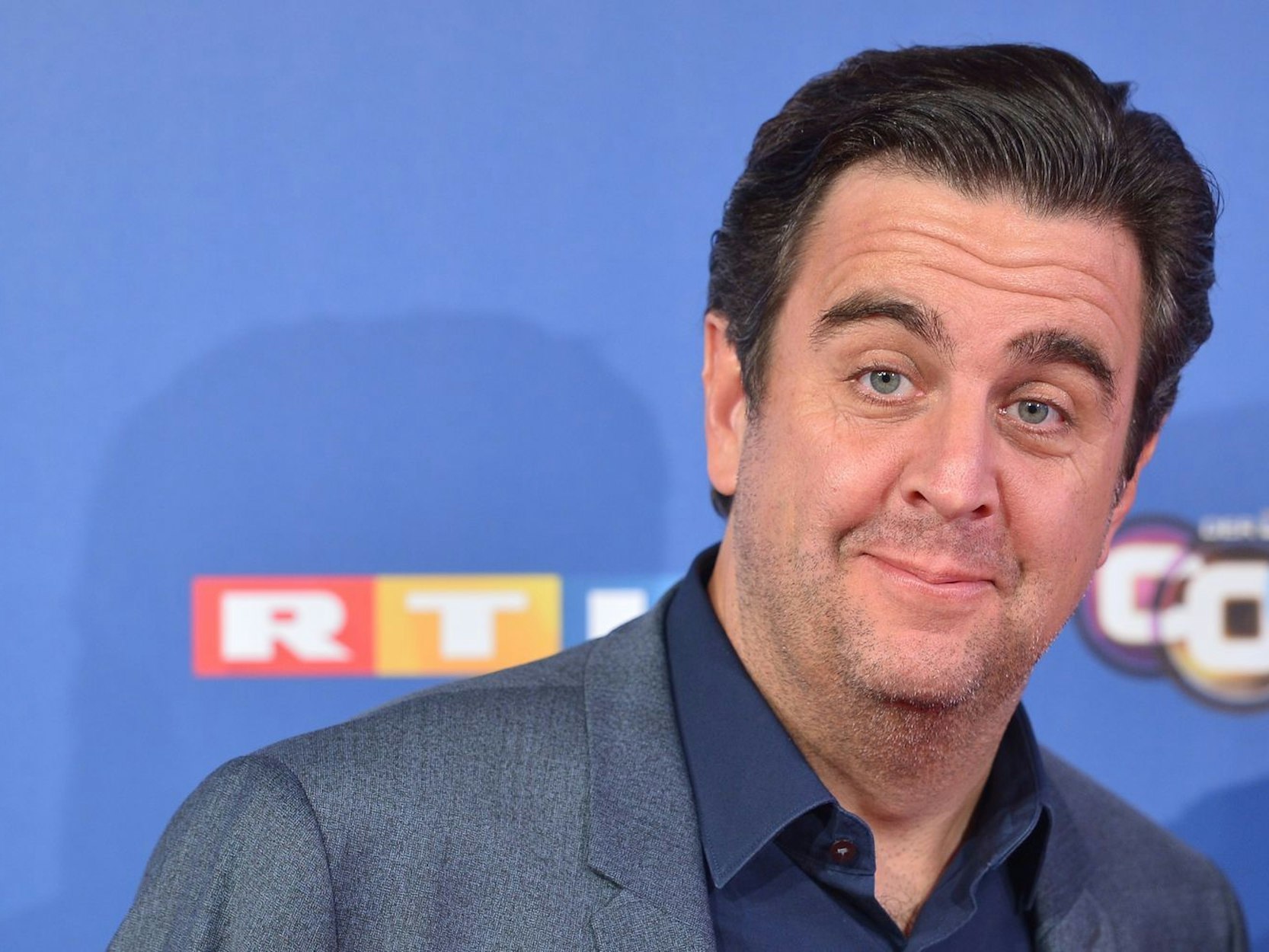 Bastian Pastewka erklärt, was ihn an Kai Pflaumes Moderation stört. (Bild: 2018 Getty Images/Michael Gottschalk)