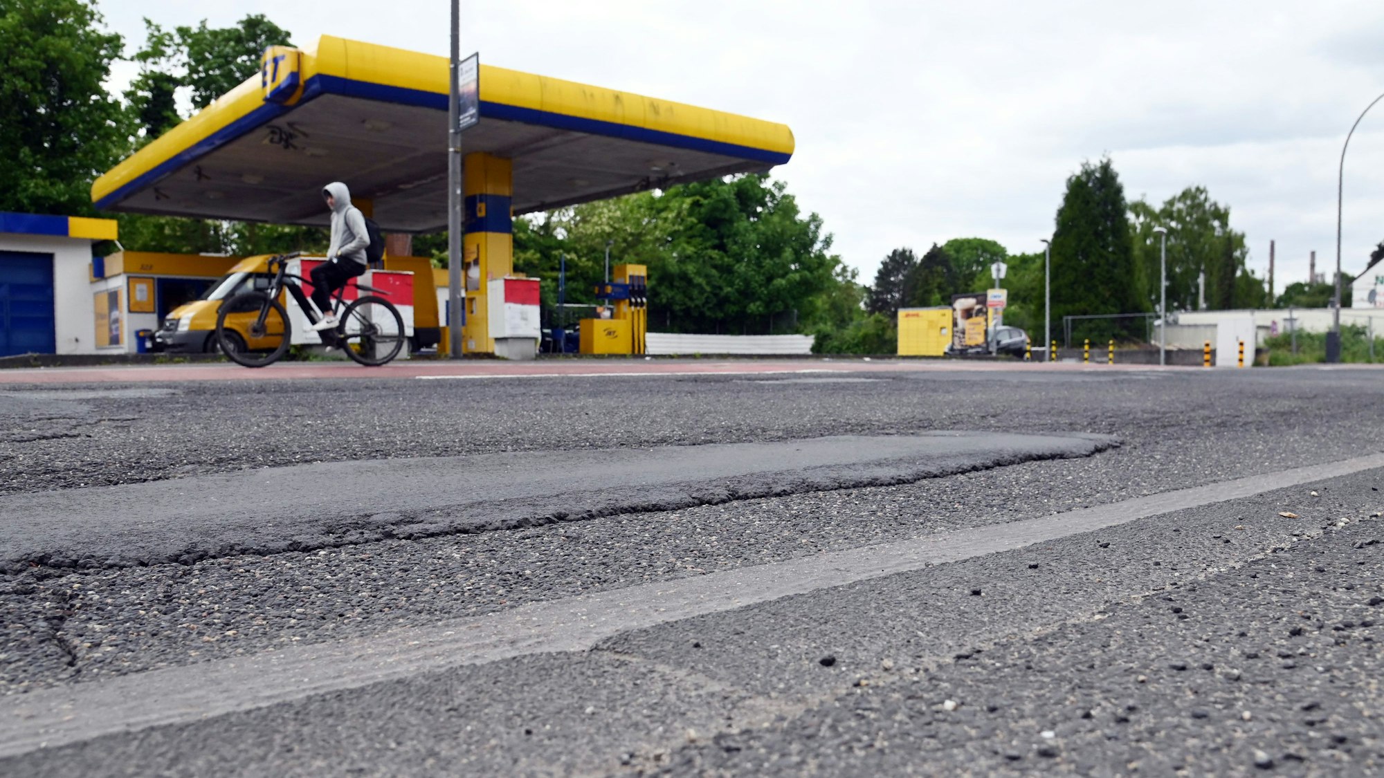 Die B9, an der auch die Tankstelle liegt, wird saniert. Darunter leidet das Geschäft.