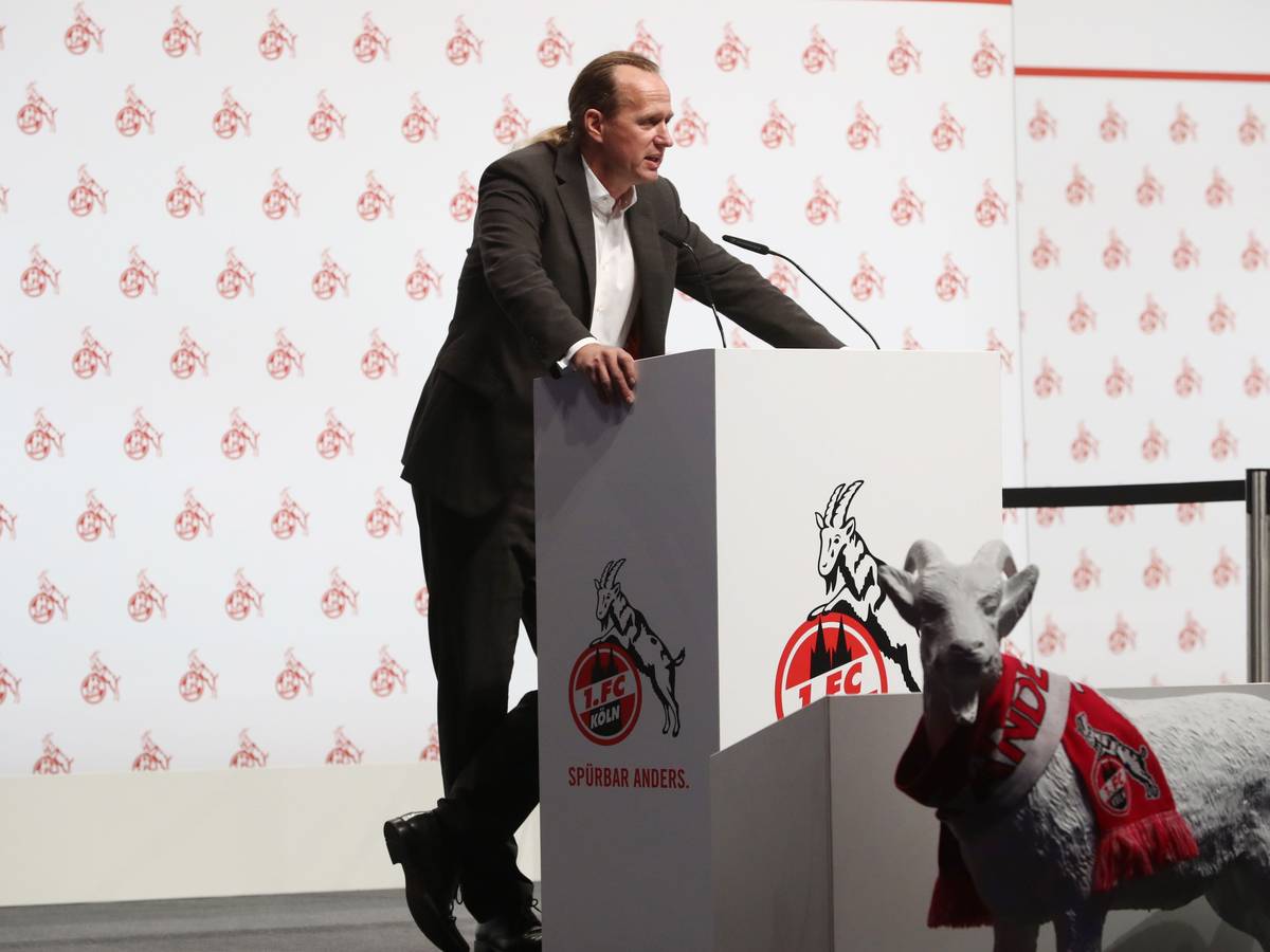 Stefan Müller-Römer, hier am 6. November 2021 bei der Mitgliederversammlung des 1. FC Köln.