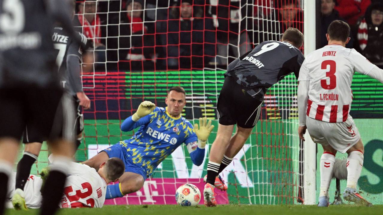 Jonathan Burkardt (Eintracht Frankfurt) erzielt das Tor zum 1:4 beim 1. FC Köln am 22. November 2025.