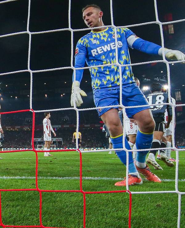 Marvin Schwäbe beim Spiel gegen Eintracht Frankfurt.