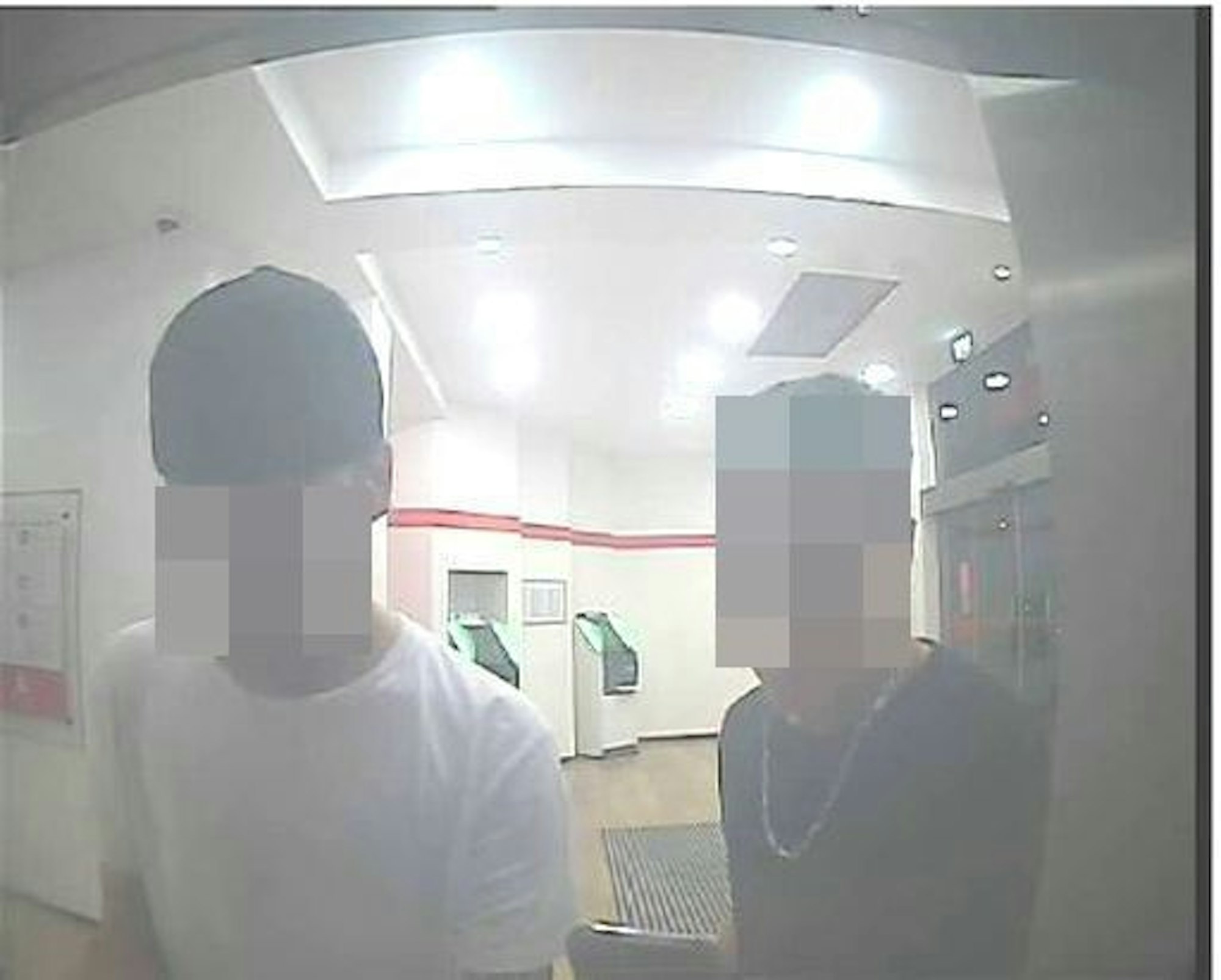 Bei Geldabheben in der Sparkasse in Zollstock wurden die Angeklagten gefilmt.