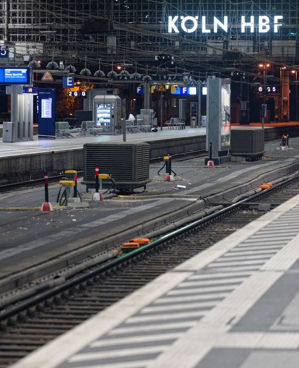 Nach zehn Tagen Sperrung am Kölner Hauptbahnhof sollen alle Züge ab Montagmorgen wieder nach regulärem Plan fahren.