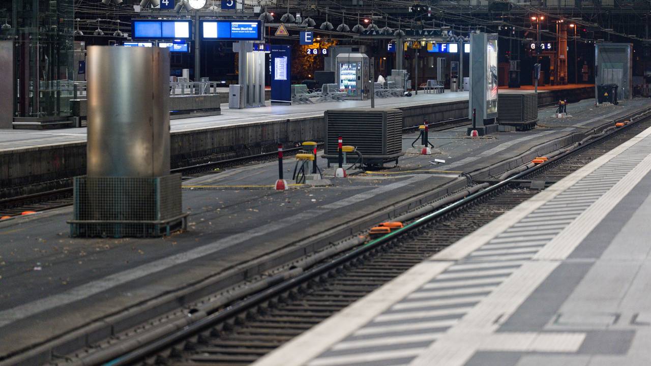 Nach zehn Tagen Sperrung am Kölner Hauptbahnhof sollen alle Züge ab Montagmorgen wieder nach regulärem Plan fahren.