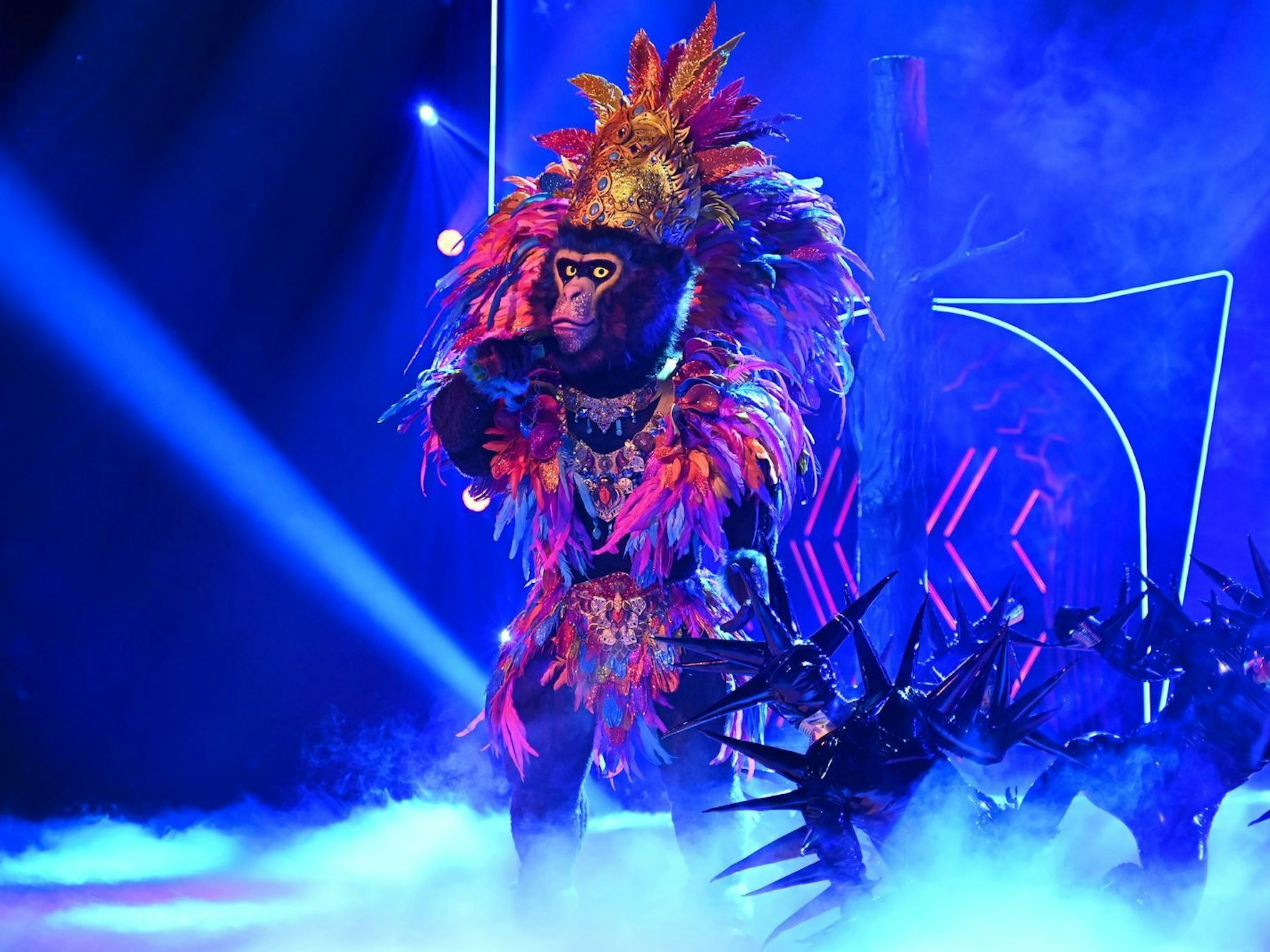 Der King eröffnete mit „I See Fire“ von Ed Sheeran die Show und lieferte laut Chris Tall seinen „mit Abstand besten Auftritt“. Er musste später trotzdem lange zittern. (Bild: Joyn/Julia Feldhagen)