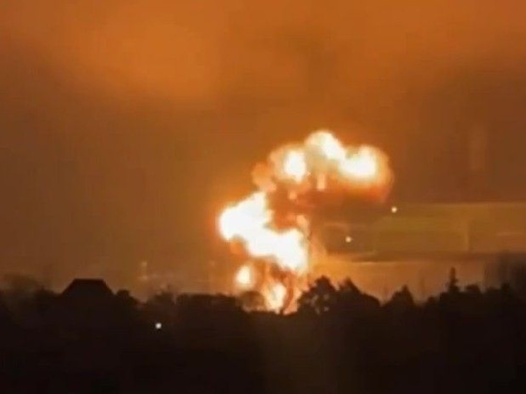 Aufnahmen zeigen Explosionen und Feuer am Wärmekraftwerk Schatura in Russland.