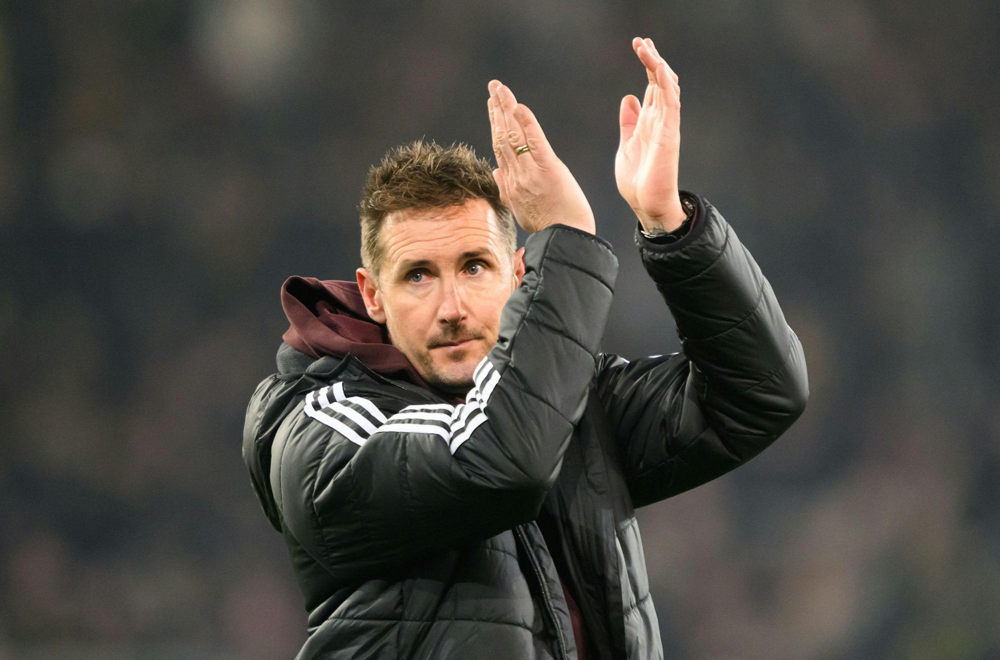 Miroslav Klose applaudiert.