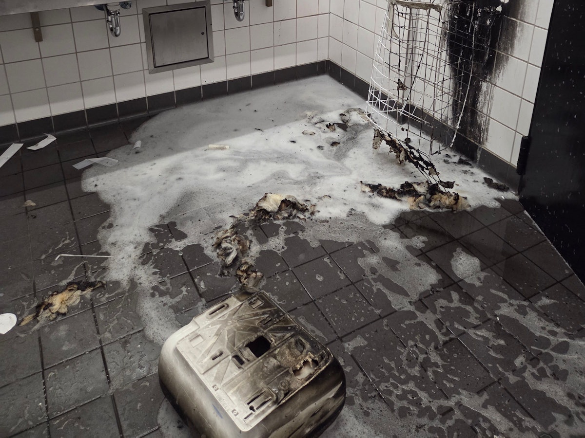 Bilder aus den Gästetoiletten im Rhein-Energie-Stadion nach dem Spiel des 1. FC Köln gegen Eintracht Frankfurt.