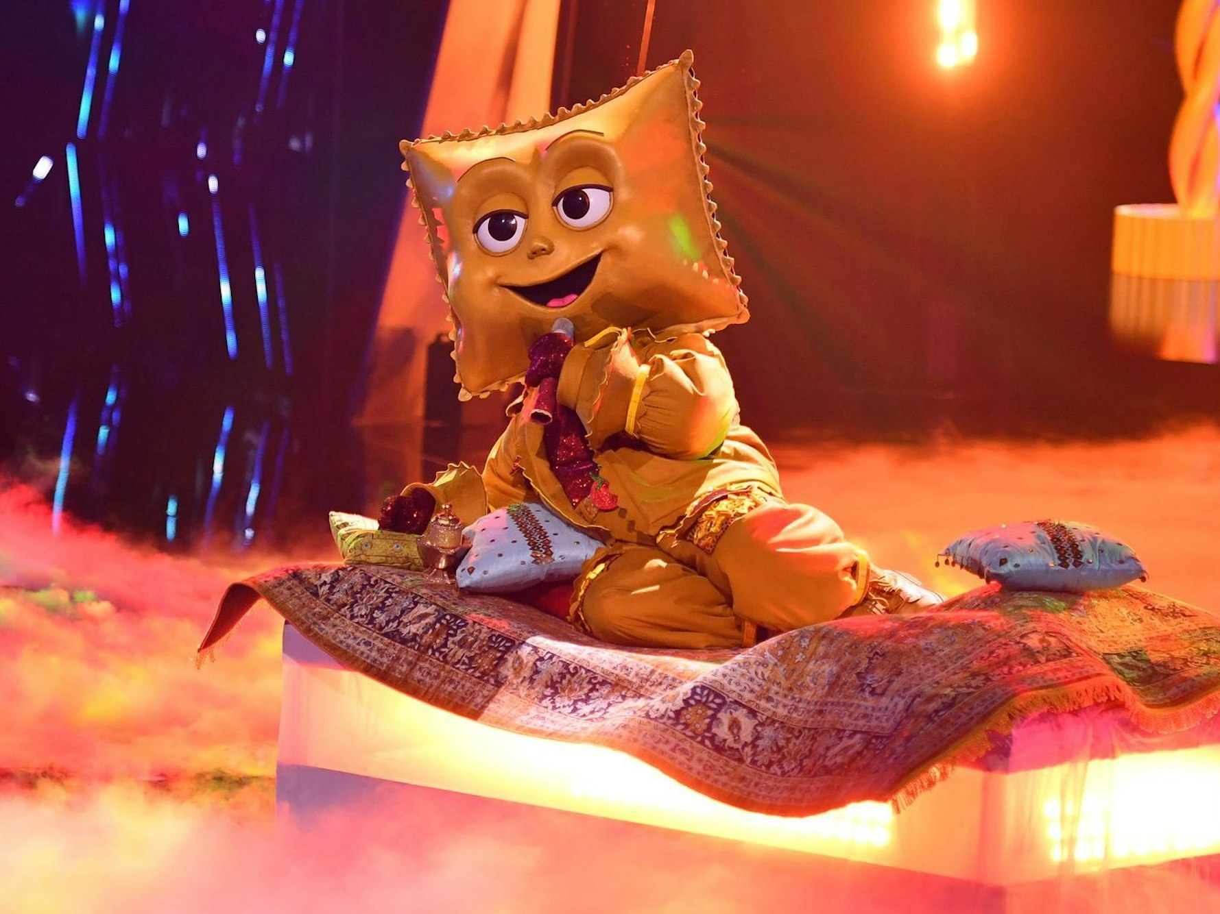 Rave-ioli beschloss den Abend mit „A Whole New World“ (aus „Aladdin“). Fans in den sozialen Medien wollen deutlich Pietro Lombardi erkannt haben. (Bild: Joyn/Julia Feldhagen)