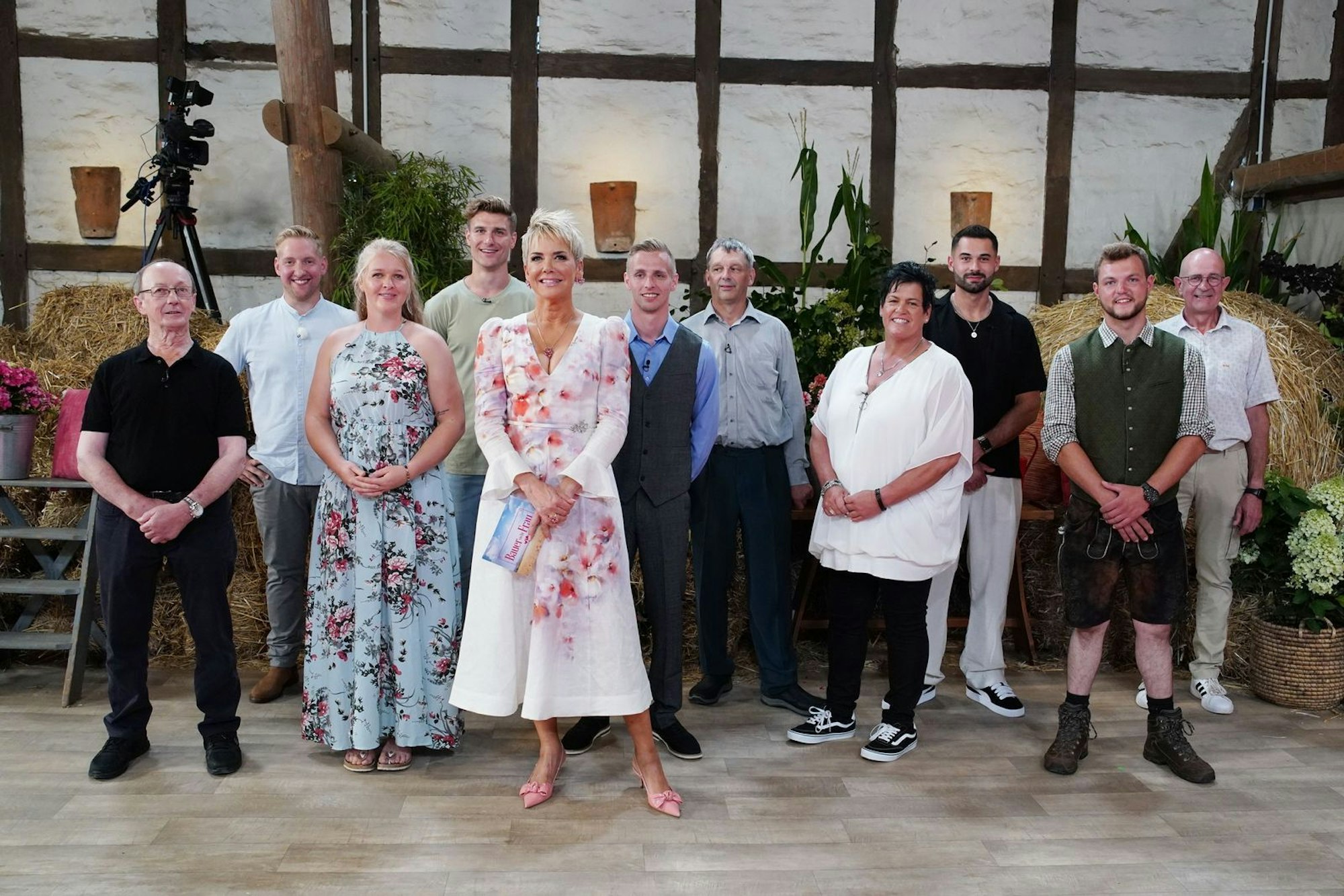 Inka Bause hofft, dass sie in dieser Staffel wieder viele Bauern verkuppeln kann. (Bild: RTL / Stefan Gregorowius)