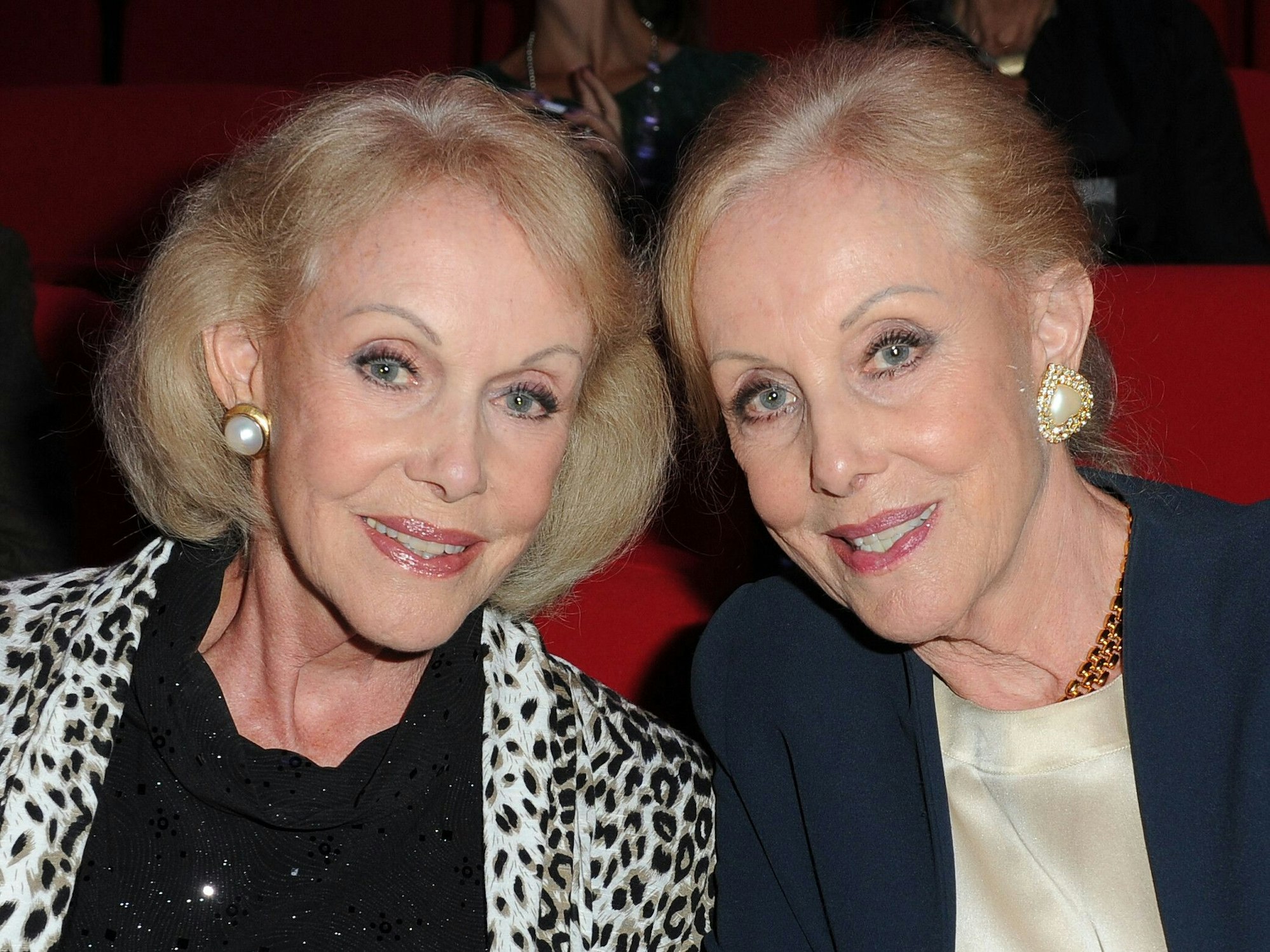 Die Kessler Zwillinge Alice (r.) und Ellen 2012 im Deutschen Theater in München.