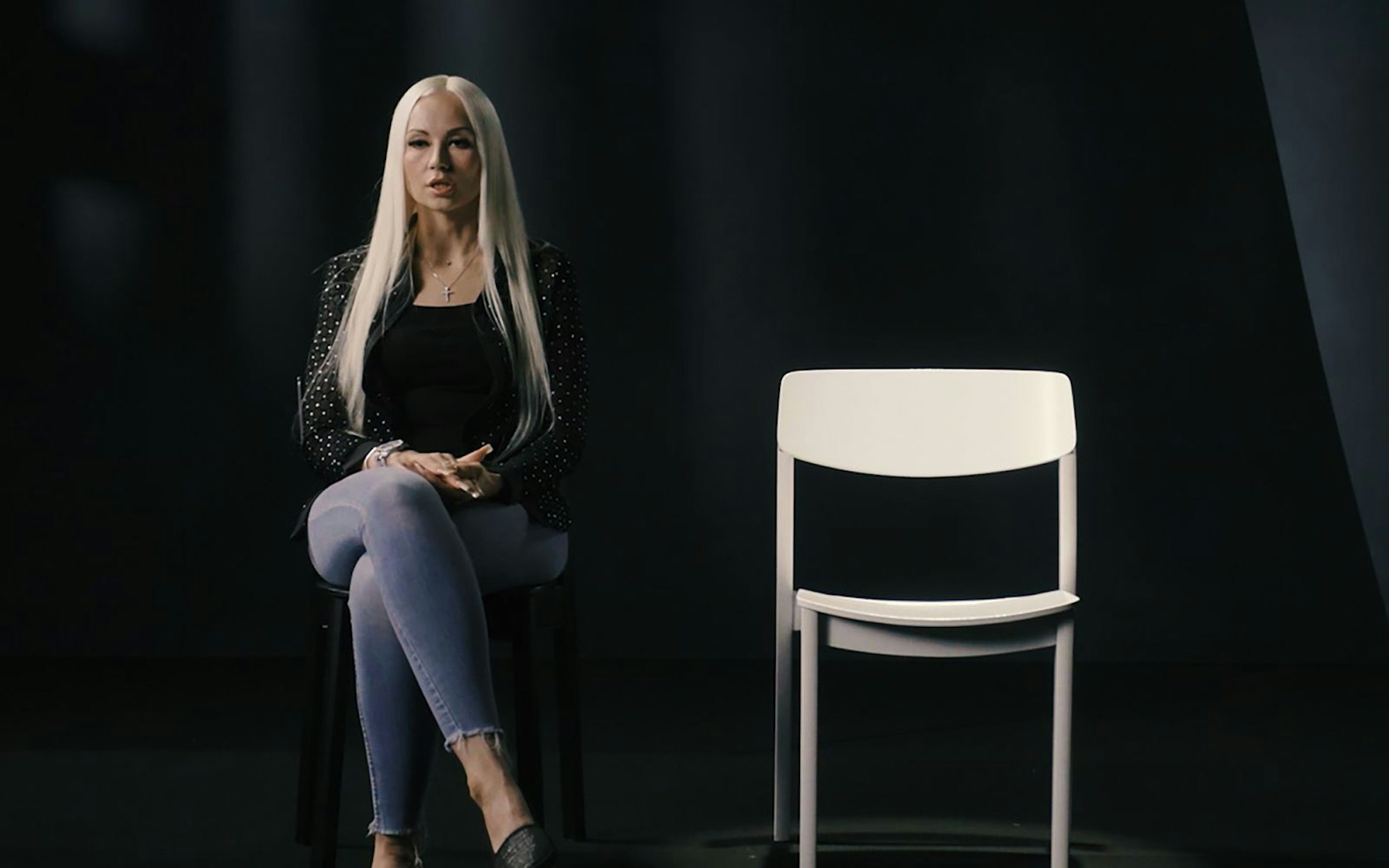 „Wir sind zusammen aufgewachsen“, erinnert sich Lilia im ZDF-Film an ihre Kindheitsfreundin Jessica. (Bild: ZDF / Sebastian Klatt)