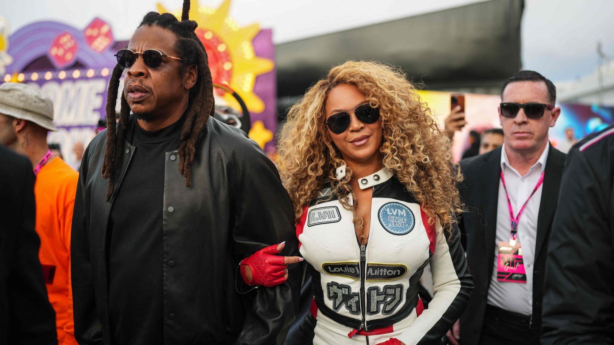 Jay-Z und seine Ehefrau Beyonce in der Boxengasse.