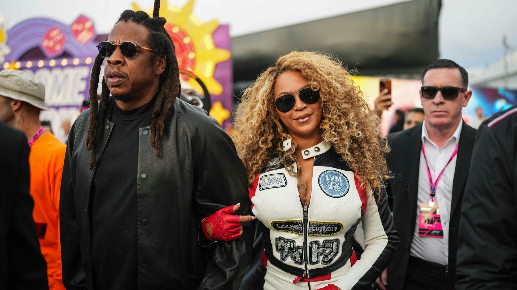 Jay-Z und seine Ehefrau Beyonce in der Boxengasse.