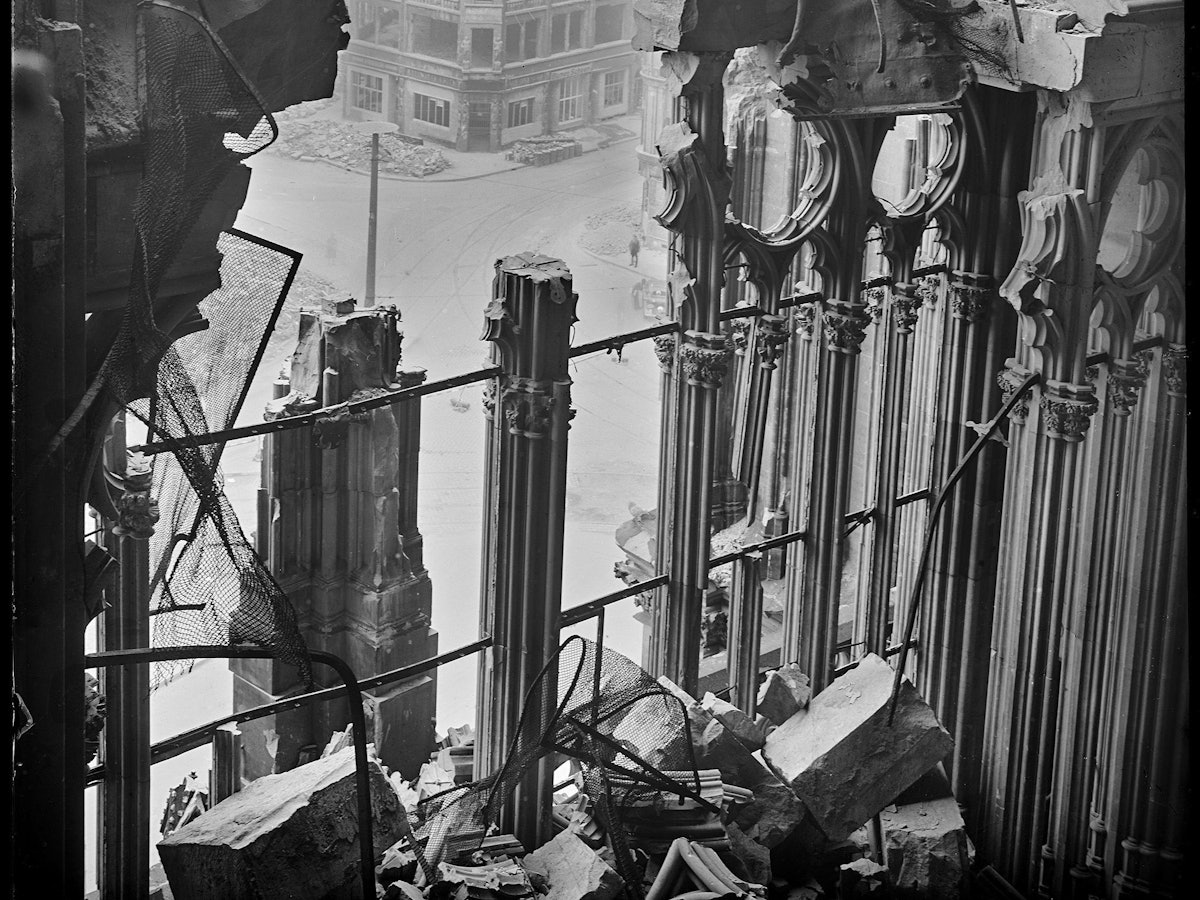 Blick aus dem zerstörten Kölner Dom auf die Stadt nach Nordwesten.