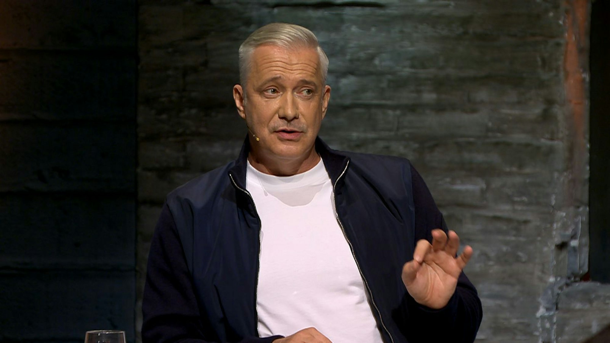 Alexander Herrmann wird in allen vier „Europa grillt den Henssler“-Shows Juror sein. Der Auftakt mundete, besonders der Fisch im Frankreich-Duell: „Der ist Weltspitze, das geht nicht besser.“ (Bild: RTL)