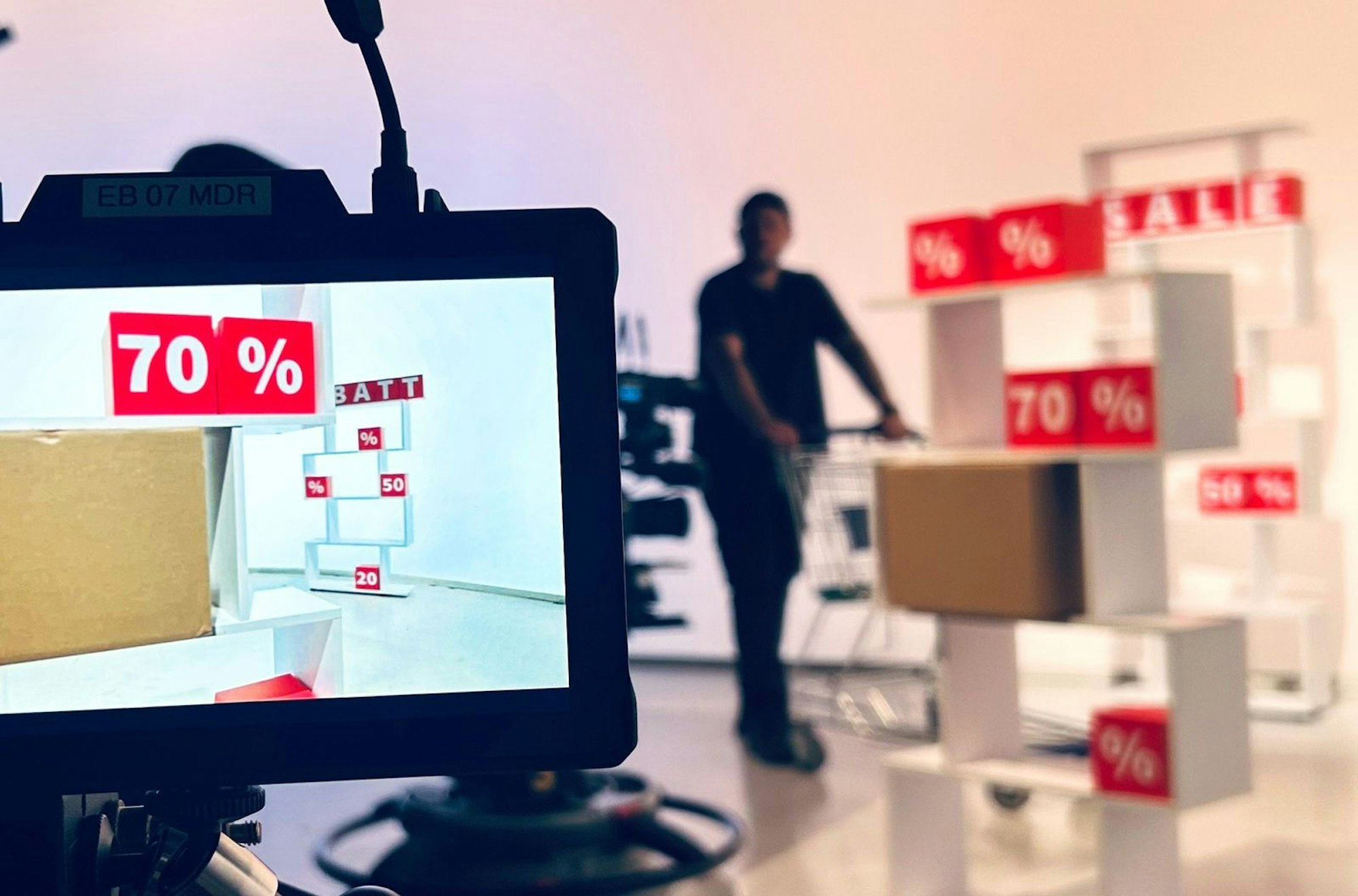 Nicht jedem Rabatt kann man trauen, wie die ARD-Doku „Die Wahrheit über Schnäppchen-Preise“ zeigt. (Bild: MDR/Katja Herr)