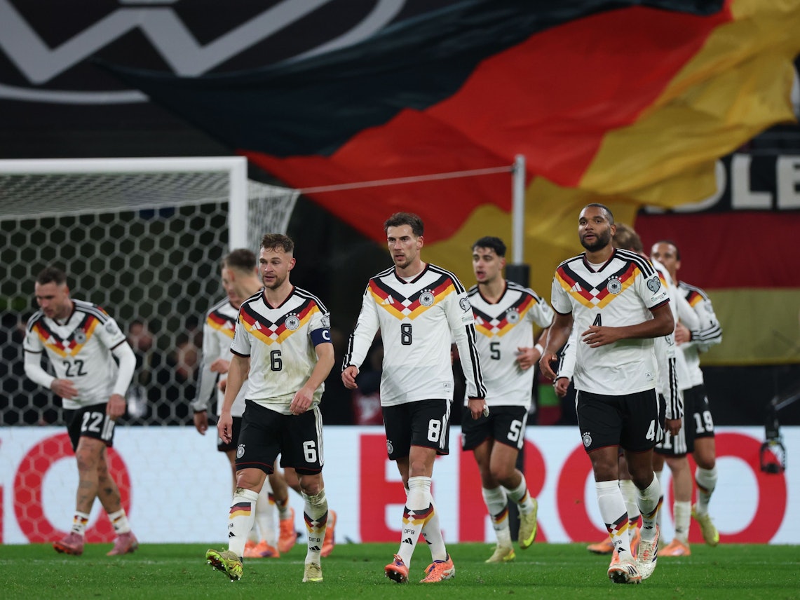 Die DFB-Stars jubeln über ein Tor.