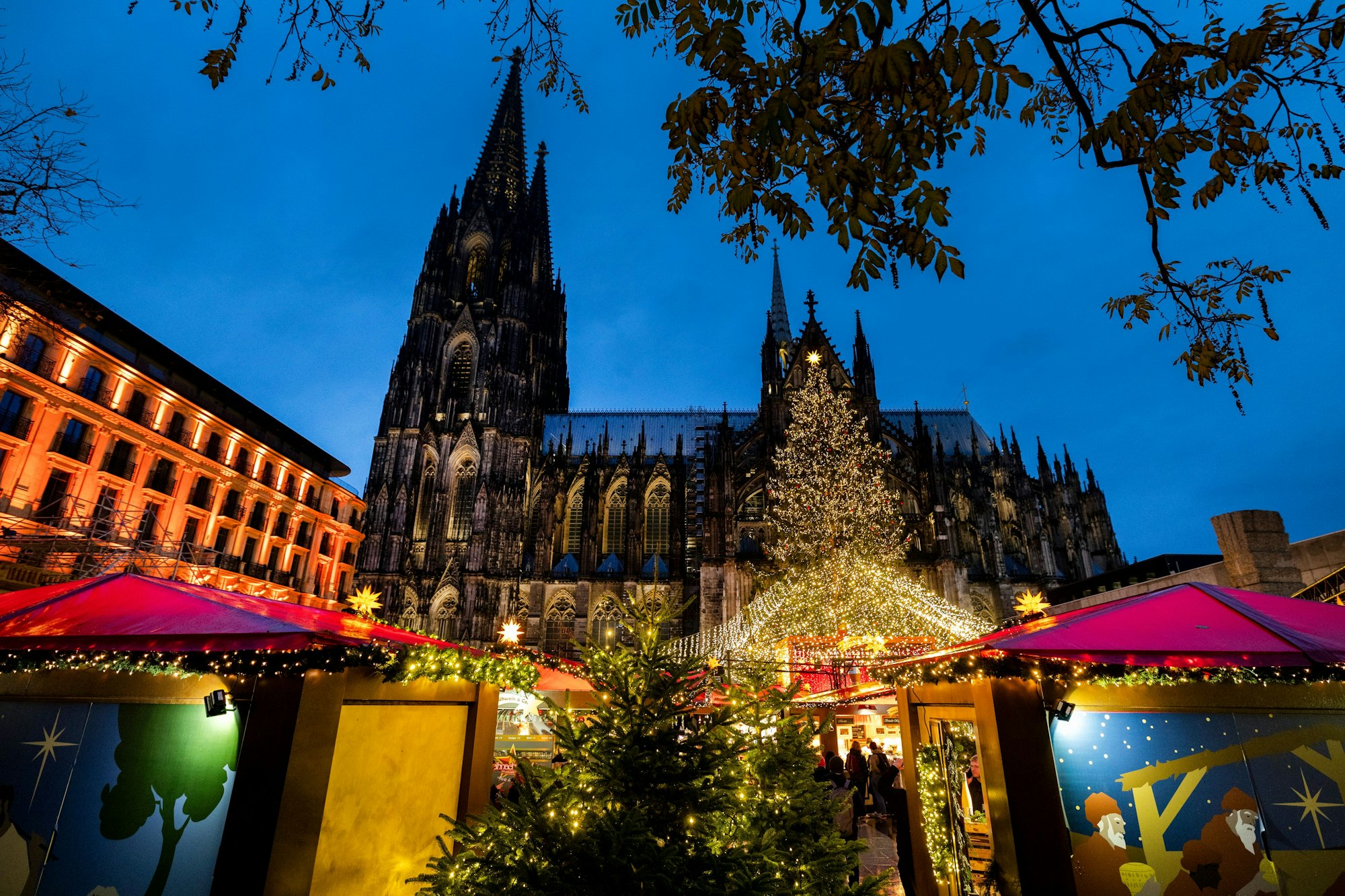 Der Weihnachtsmarkt am Kölner Dom ist einer der beliebtesten in ganz Deutschland.