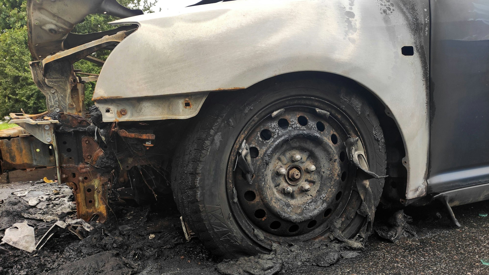 Ausgebranntes Auto nach Brand