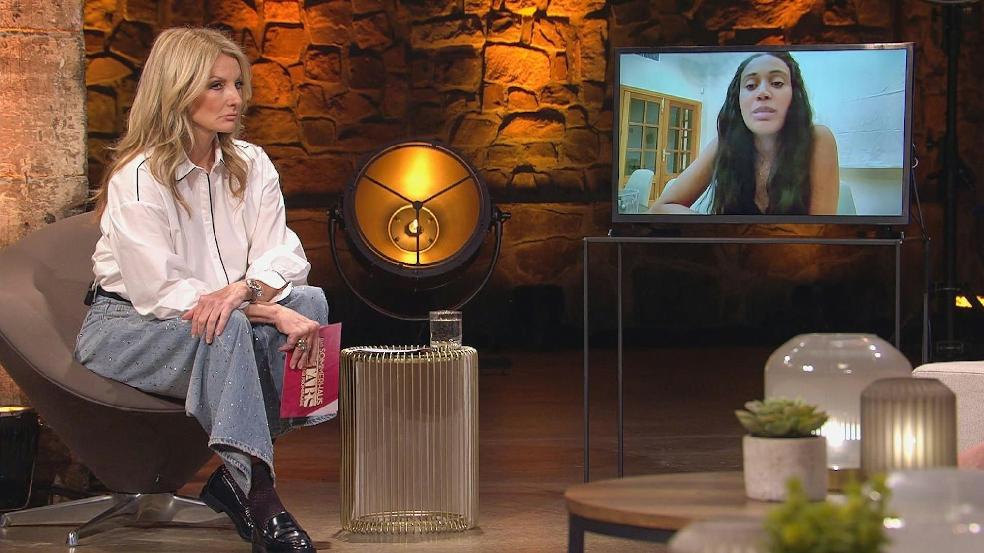 Sarah wurde aus Mallorca zugeschaltet. (Bild: RTL)