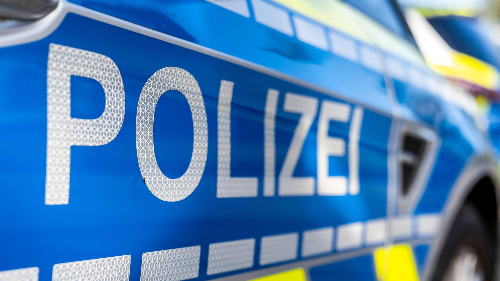 Es gab am Dienstag Durchsuchungen bei vier teilweise noch minderjährigen Beschuldigten, auch in Nordrhein-Westfalen (Symbolbild).