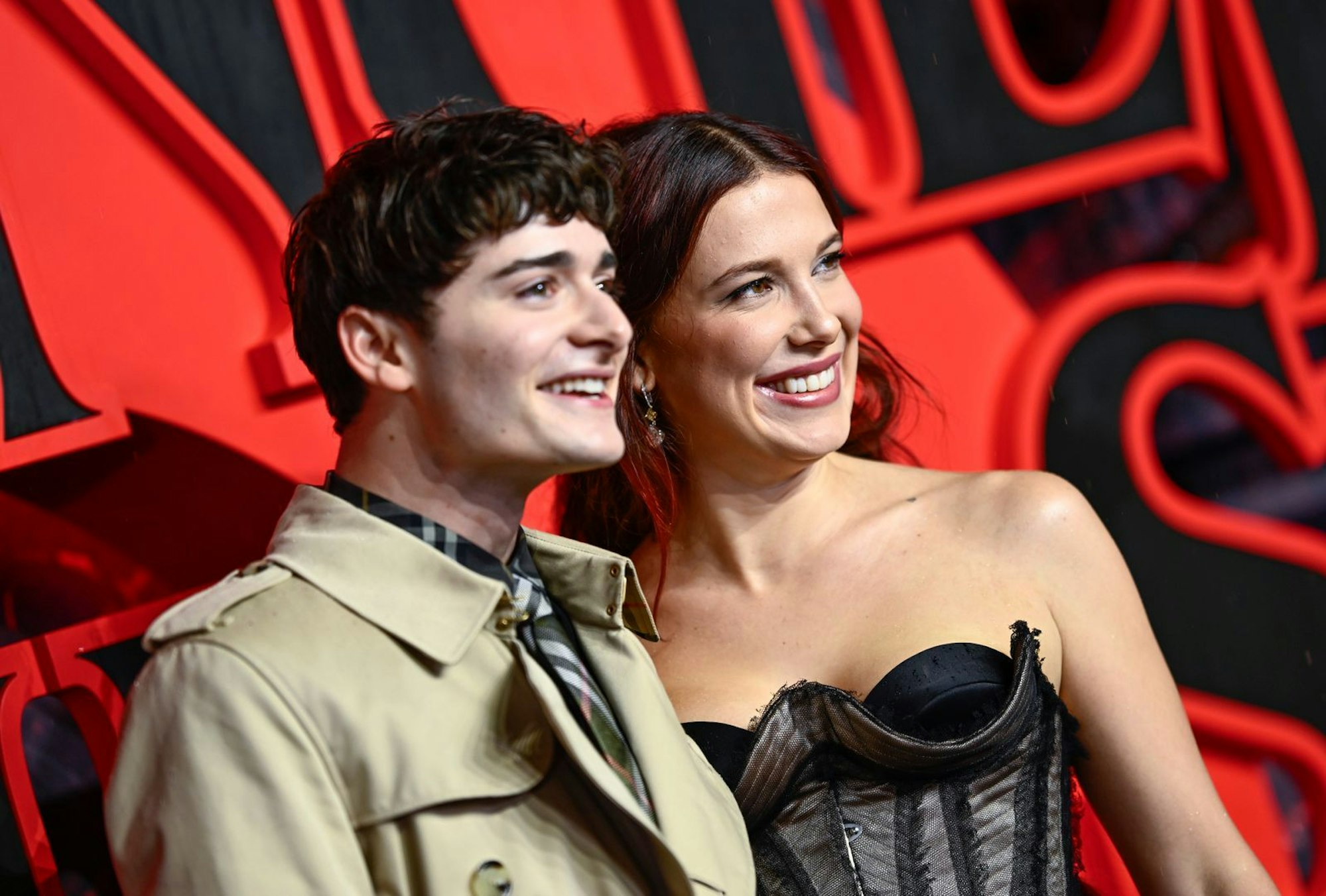 Die „Stranger Things“-Stars Noah Schnapp und Millie Bobby Brown sind eng befreundet. (Bild: 2025 Getty Images/Gareth Cattermole)