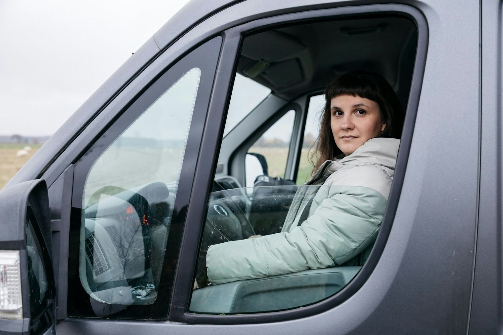 Peters hat vor fünf Jahren die „Land-Grazien“ gegründet. Mit der mobilen Beratungsstelle unterstützt sie Opfer häuslicher Gewalt im ländlichen Schleswig-Holstein. (Bild: ZDF/Hanna Lenz)