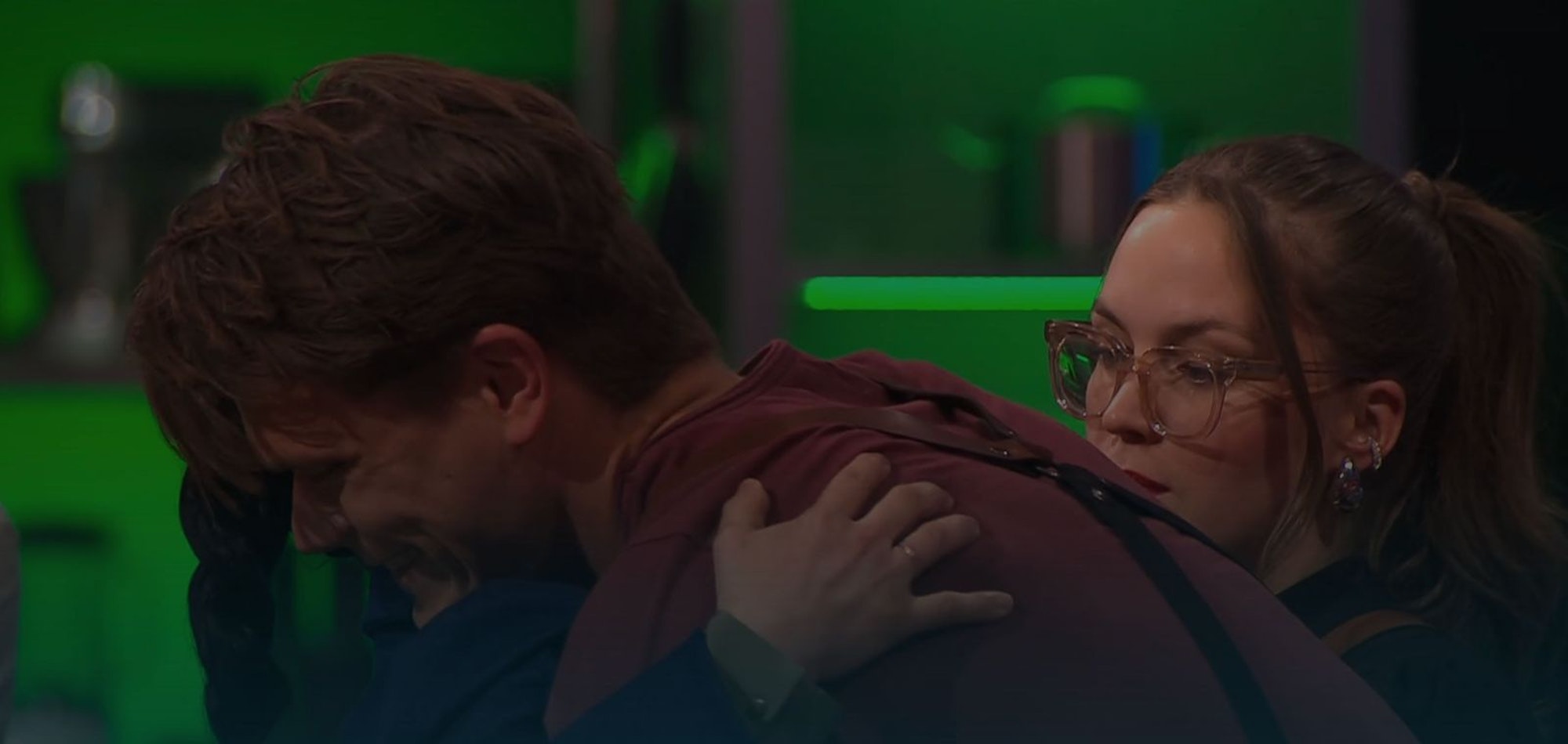 Abschied von Viktor: Elif schickt ihn nach Hause. (Bild: Joyn/Screenshot)