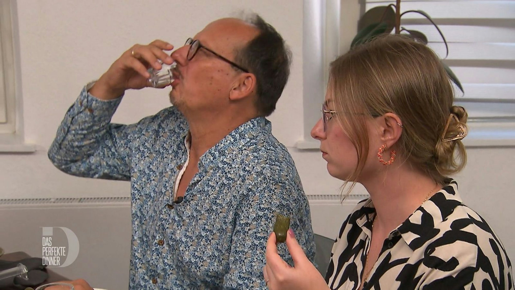 Die polnische Tradition von sauren Gurken und Hochprozentigem findet Magdalena super.
(Bild: RTL)