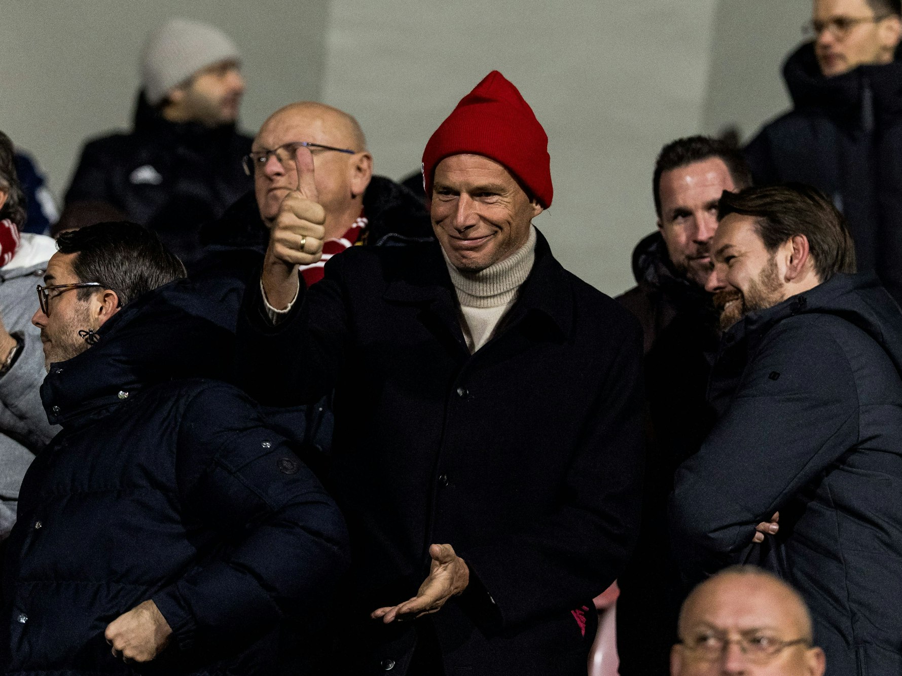 FC-Präsident Jörn Stobbe mit Sportdirektor Thomas Kessler (r.) und Geschäftsführer Philipp Liesenfeld (l.) am 26. November 2025 beim Youth League Spiel des 1. FC Köln im Franz-Kremer-Stadion.