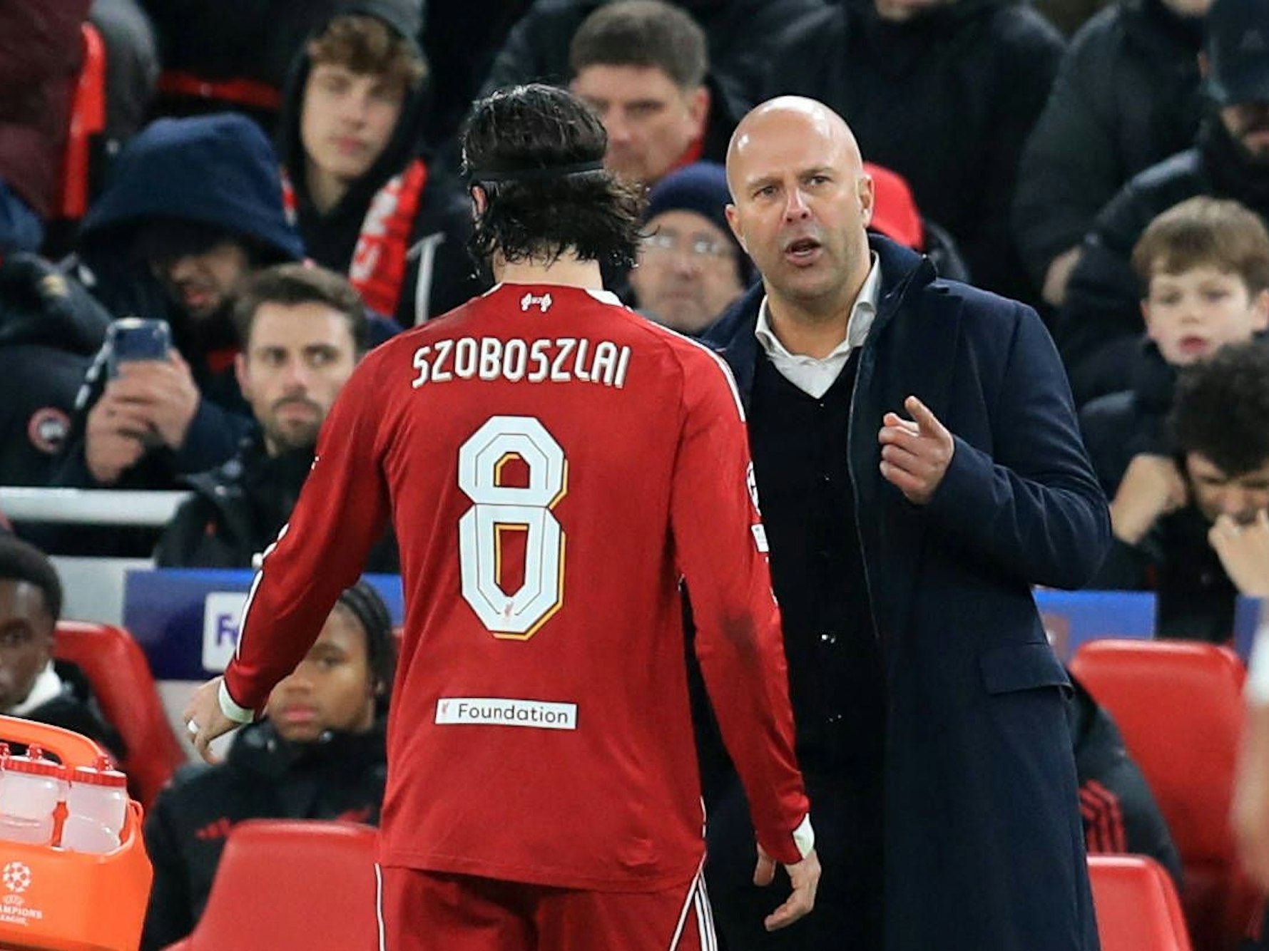 Arne Slot wechselt Dominik Szoboszlai aus.