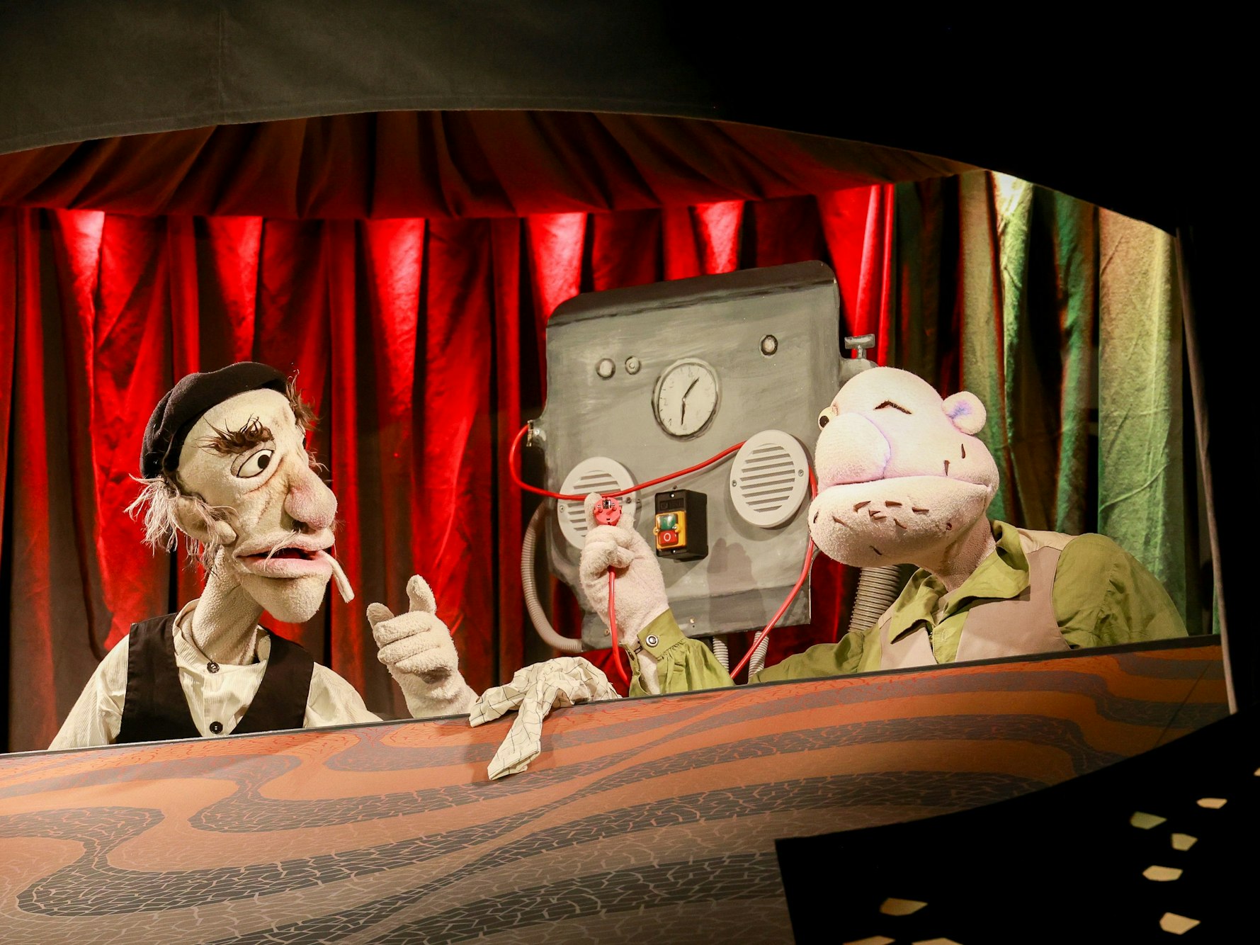 Puppen bei der Immisitzung 2025 im Bürgerhaus Stollweck.