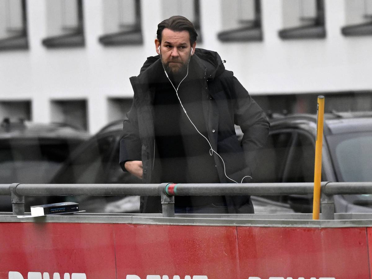 Thomas Kessler am Rande des Trainings des 1. FC Köln.