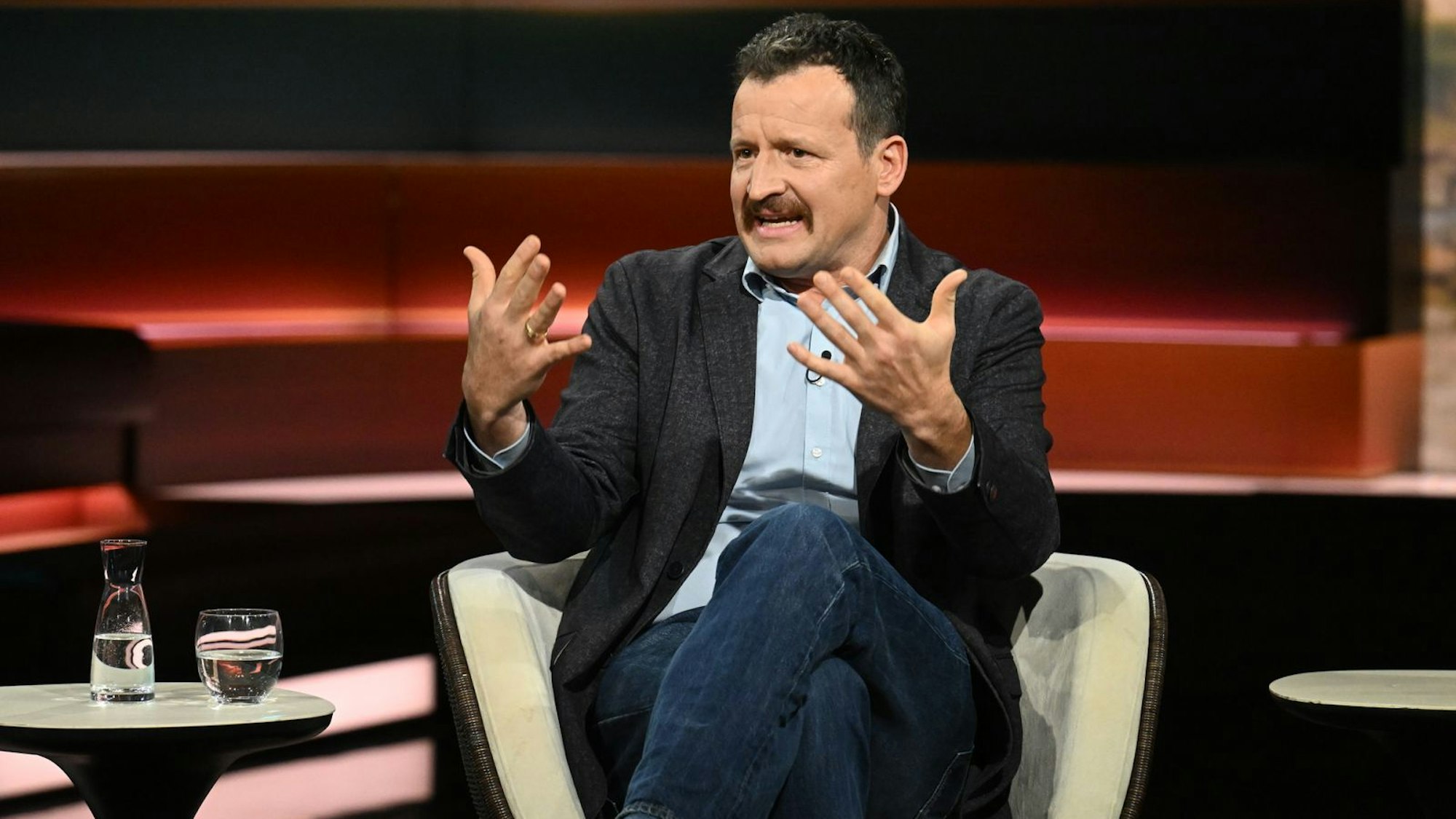 „Stern“-Reporter Moritz Gathmann warb dafür, zur Not auf einen „Deal“ mit Putin einzugehen. (Bild: ZDF / Cornelia Lehmann)