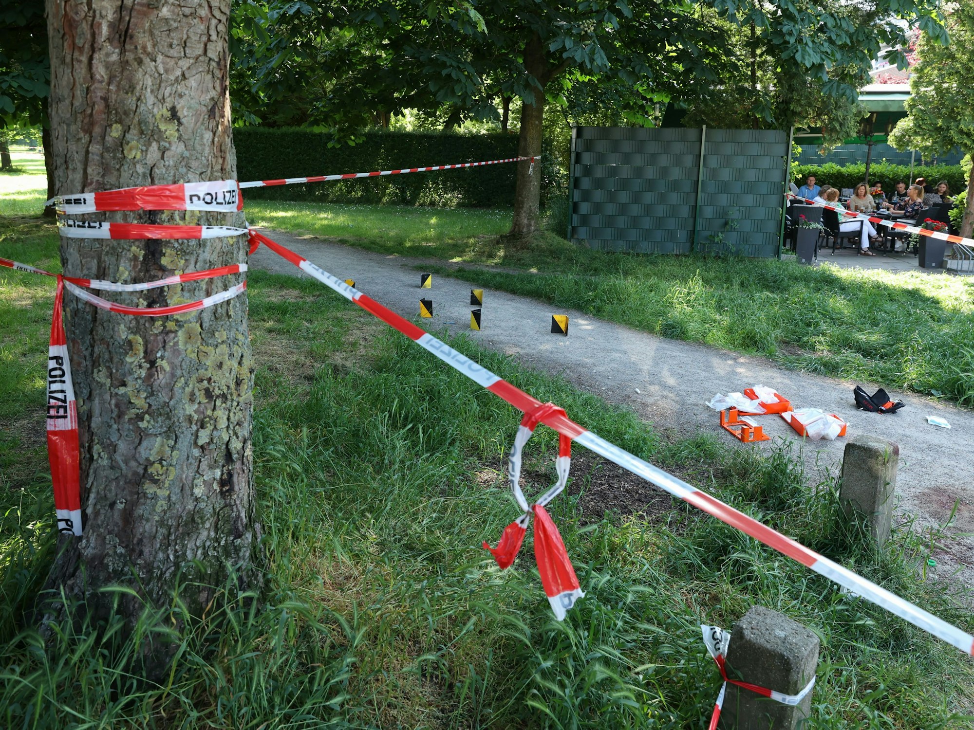 Die Polizei sicherte Spuren des Verbrechens im Böcking-Park.