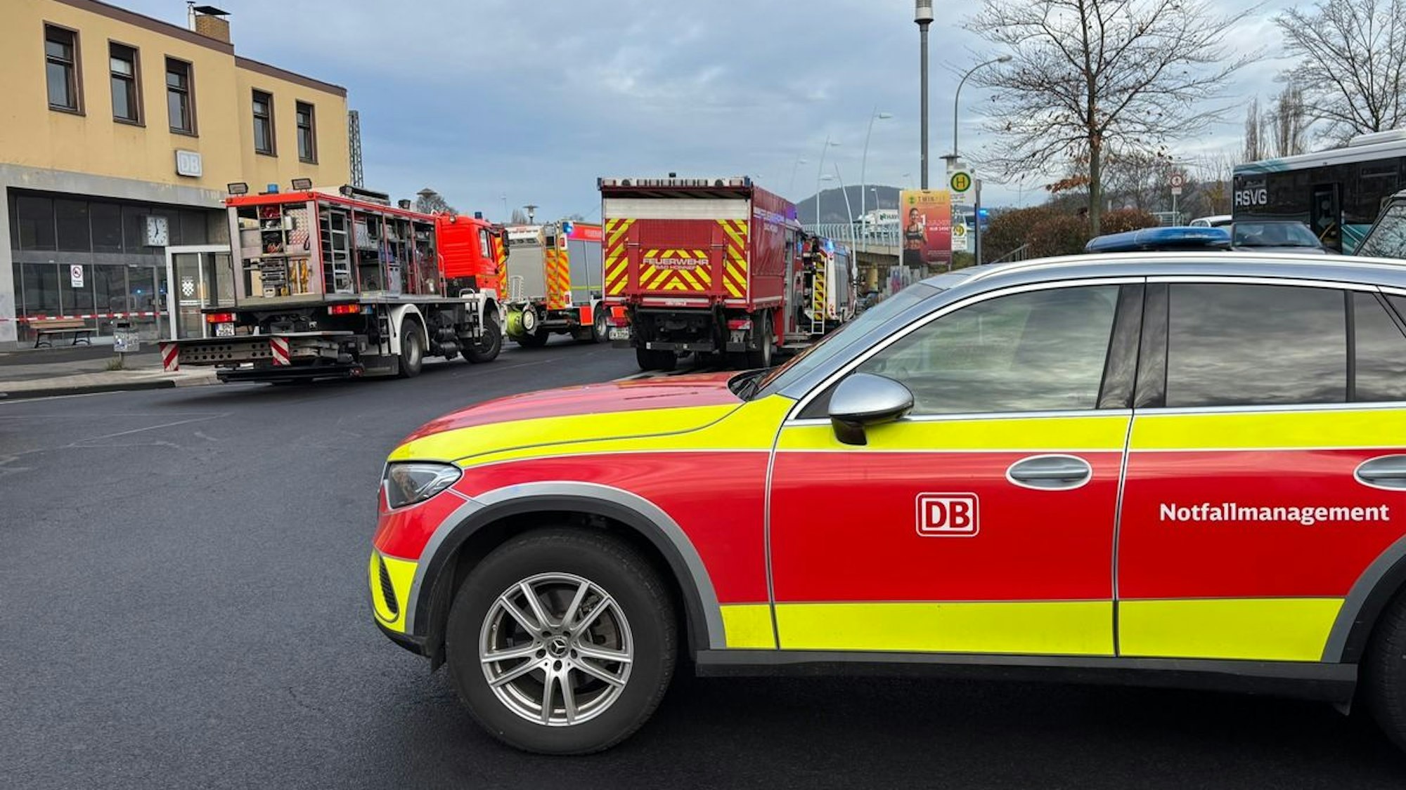 Person unter Zug eingeklemmt in Bad Honnef.