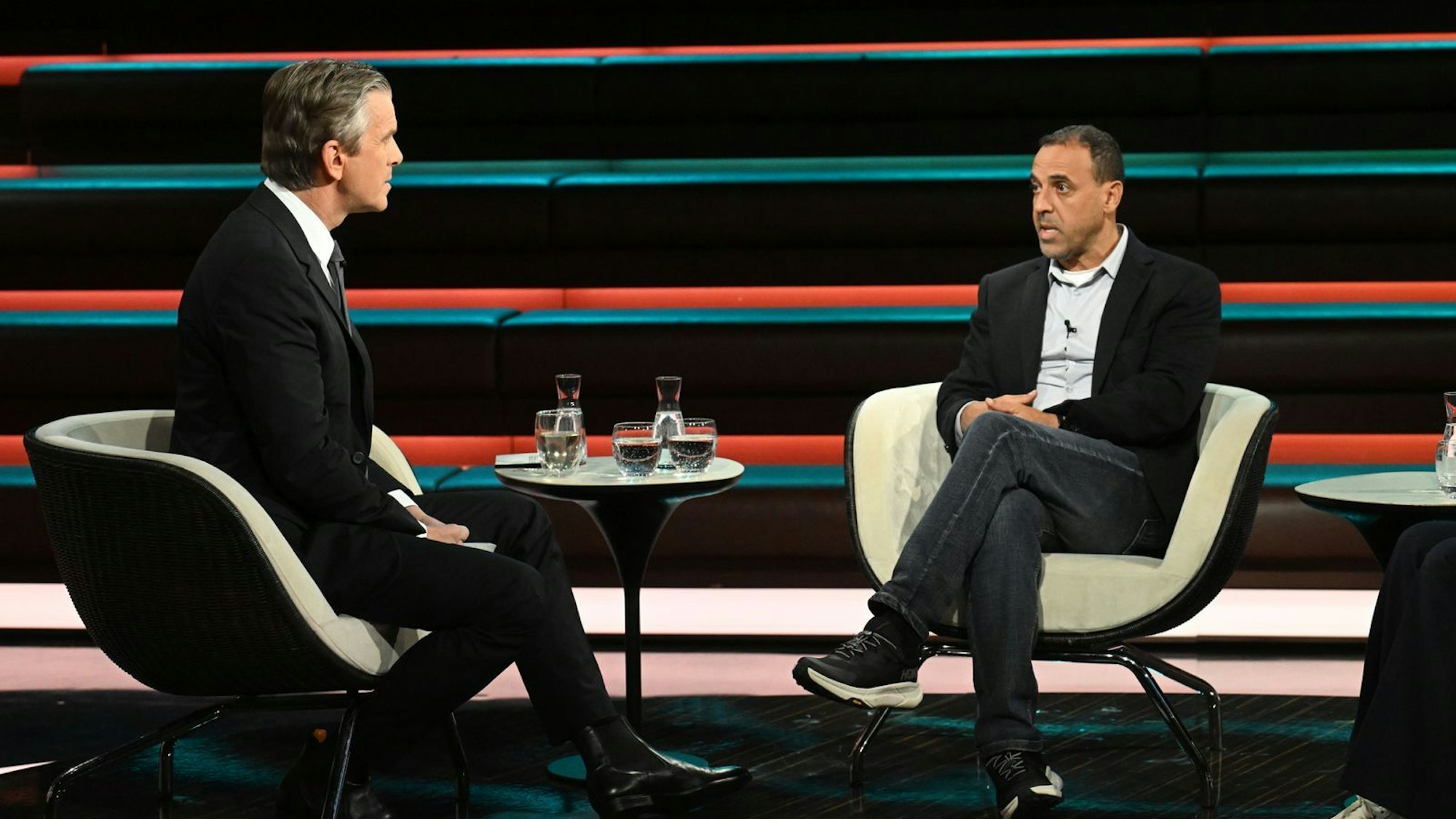 „Ich habe immer eine Wahl, wie ich auf Sachen reagiere“, betont Eli Sharabi. (Bild: ZDF / Cornelia Lehmann)