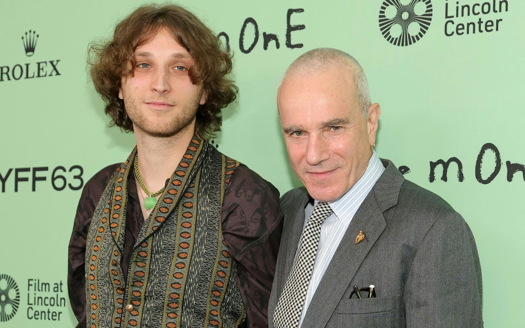 2024 gab Daniel Day-Lewis (rechts) den Rückzug vom Rückzug bekannt. Das Drehbuch für seinen Comeback-Film schrieb er gemeinsam mit seinem Sohn Ronan (Bild), der auch die Regie übernahm. (Bild: Dia Dipasupil/Getty Images for FLC)