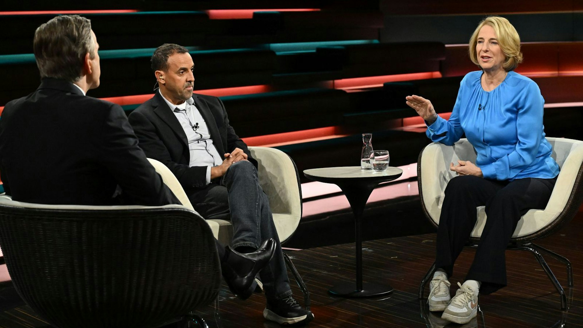 Die Situation im Kibbuz Beeri nach den Anschlägen erschütterte die Journalistin Katrin Eigendorf: „Der gesamte Kibbuz stank ganz bestialisch nach Leichen.“ (Bild: ZDF / Cornelia Lehmann)