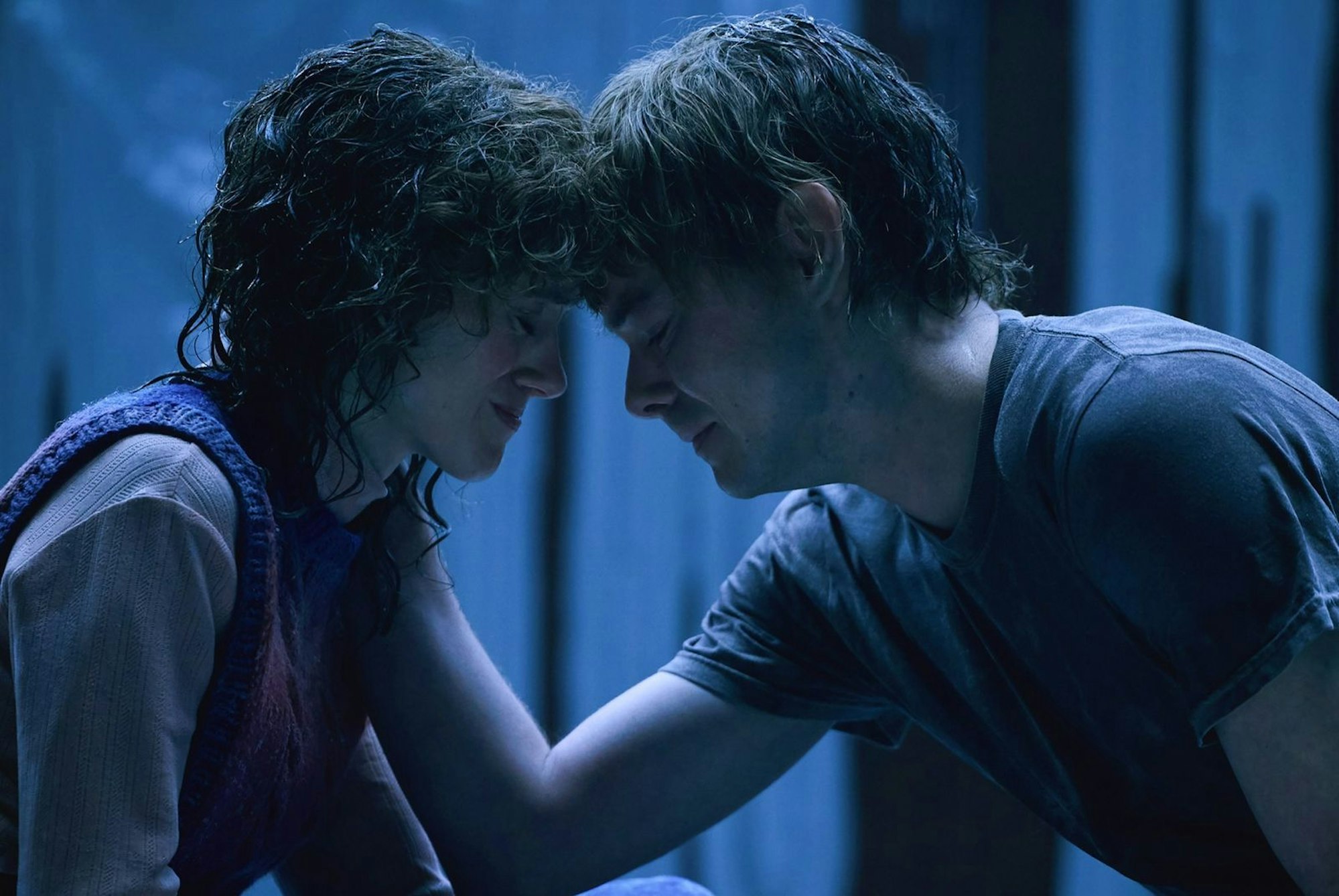 Gibt es ein Happy End für ihre Liebe? Es wäre Nancy Wheeler (Natalia Dyer) und Jonathan Byers (Charlie Heaton) mehr als zu wünschen. (Bild: © 2025 Netflix / Matt Kennedy)