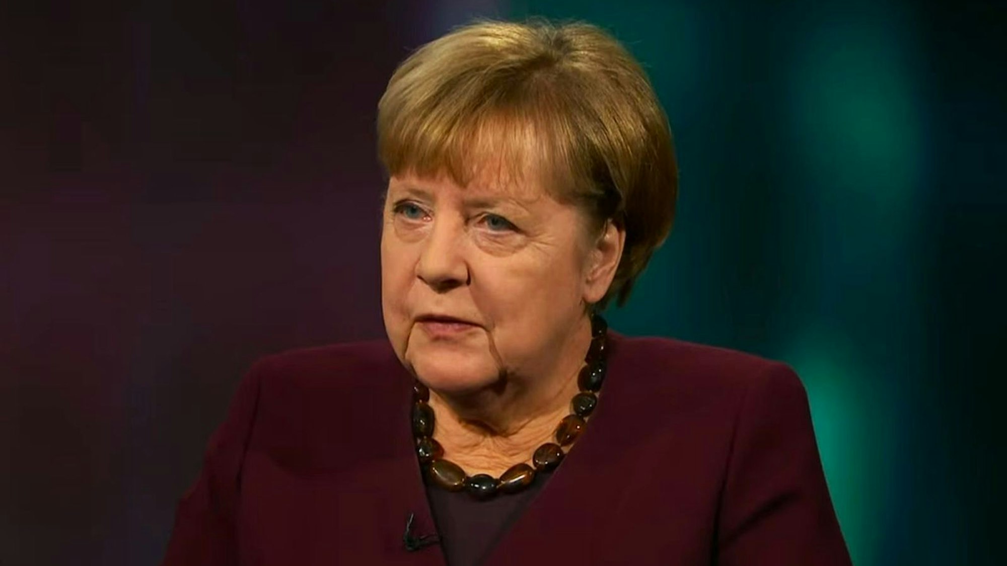 Angela Merkel sprach beim Sender Phoenix über Versäumnisse ihrer Regierungszeit und warnte vor einer Annäherung an die AfD. (Bild: phoenix)