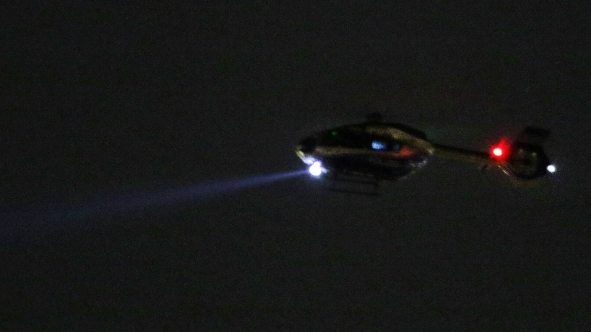 Ein Polizeihubschrauber im Einsatz (Symbolfoto)