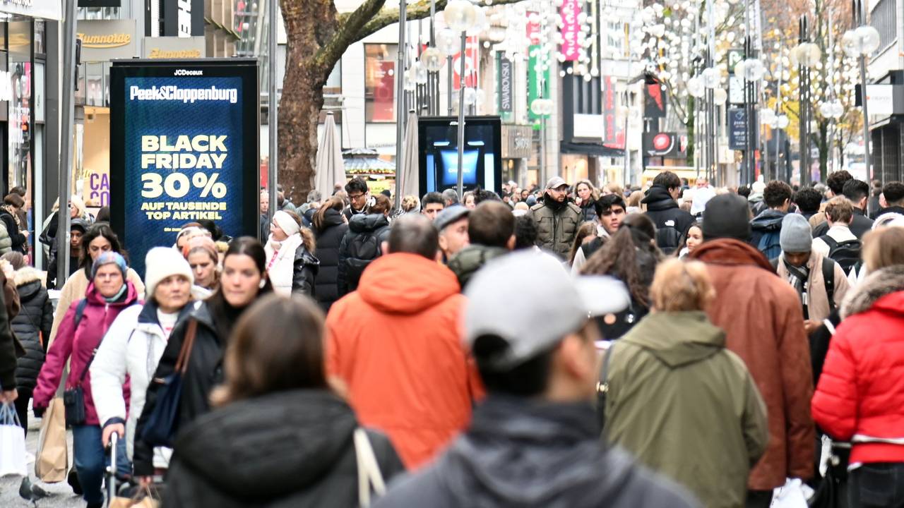 Auf der Schildergasse gab es am Freitag einen Black-Friday-Protest.