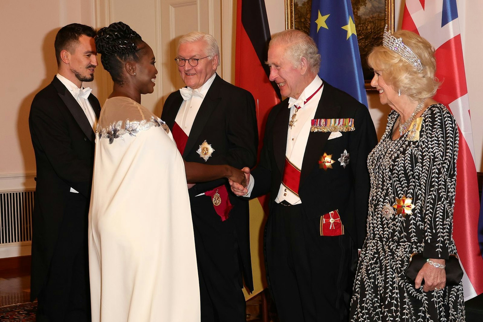 Bereits 2023 traf Motsi Mabuse (Zweite von links) König Charles (Zweiter von rechts) und dessen Ehefrau Camilla. (Bild: 2023 Getty Images/Andreas Rentz)