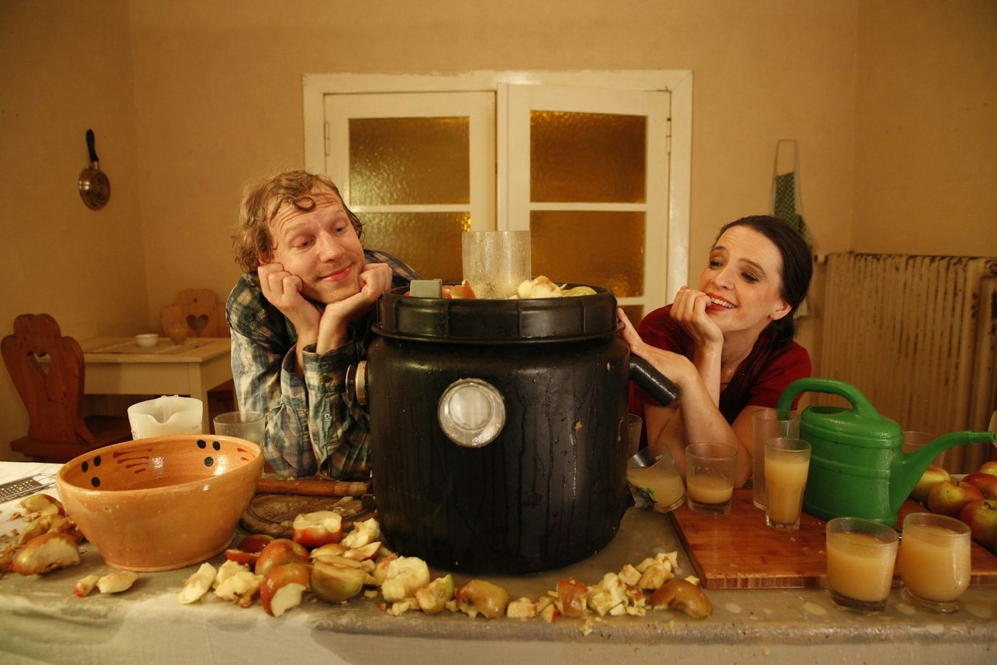 Guck mal, meine neue Saftpresse! Bernhard Lütke begeistert als Bummelkasten mit witzigen A-cappella-Songs. (Bild: Powerline Agency)