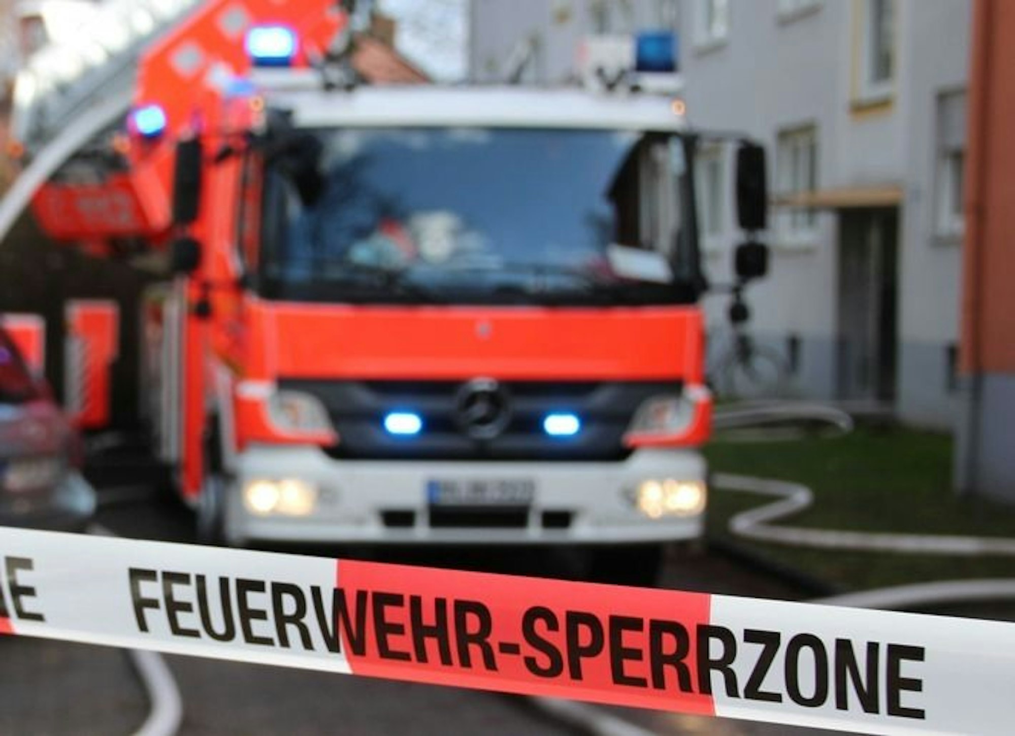 Feuerwehreinsatz in Bonn wegen Schmorbrand in einer Küche.
