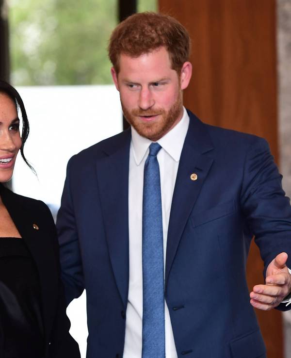 Herzogin Meghan und Prinz Harry reden miteinander.