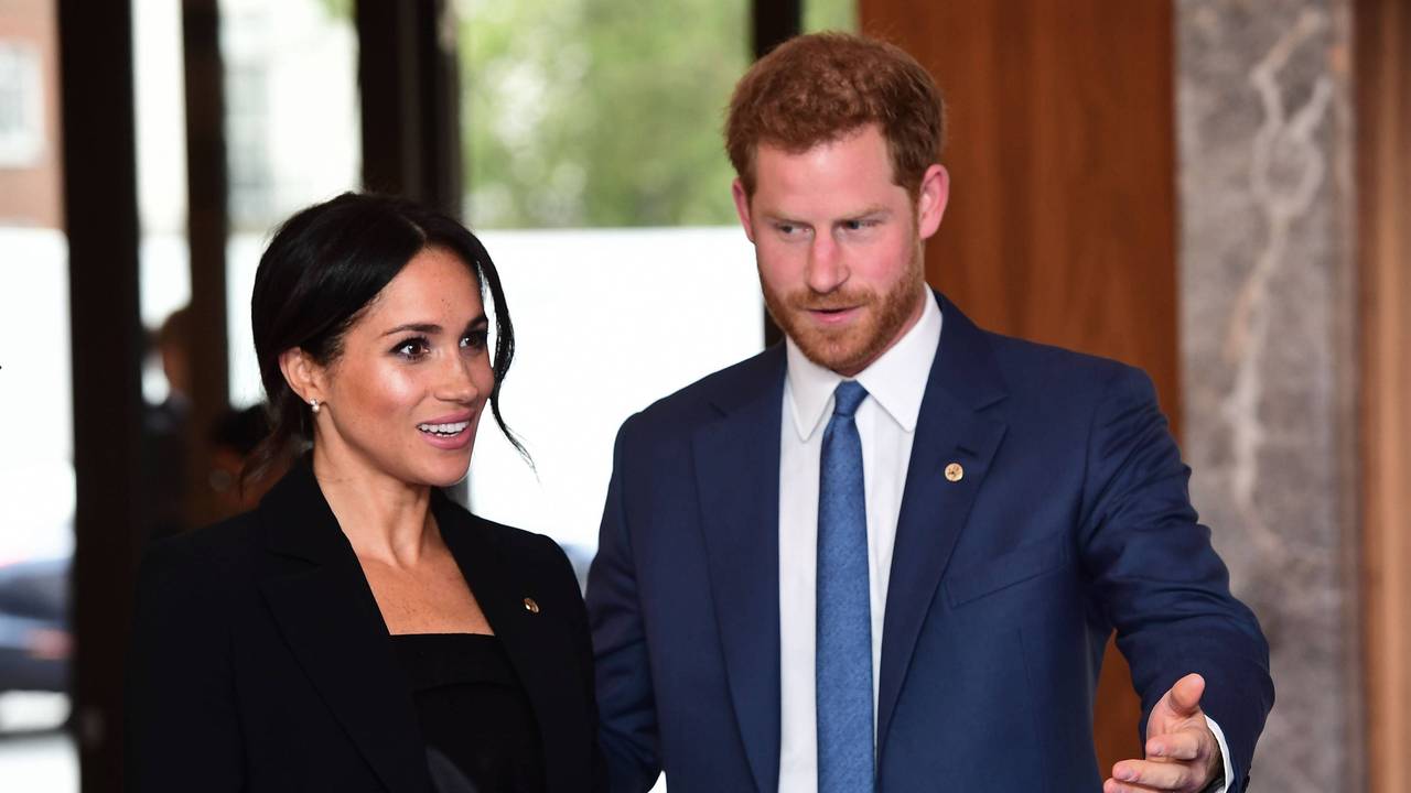 Herzogin Meghan und Prinz Harry reden miteinander.